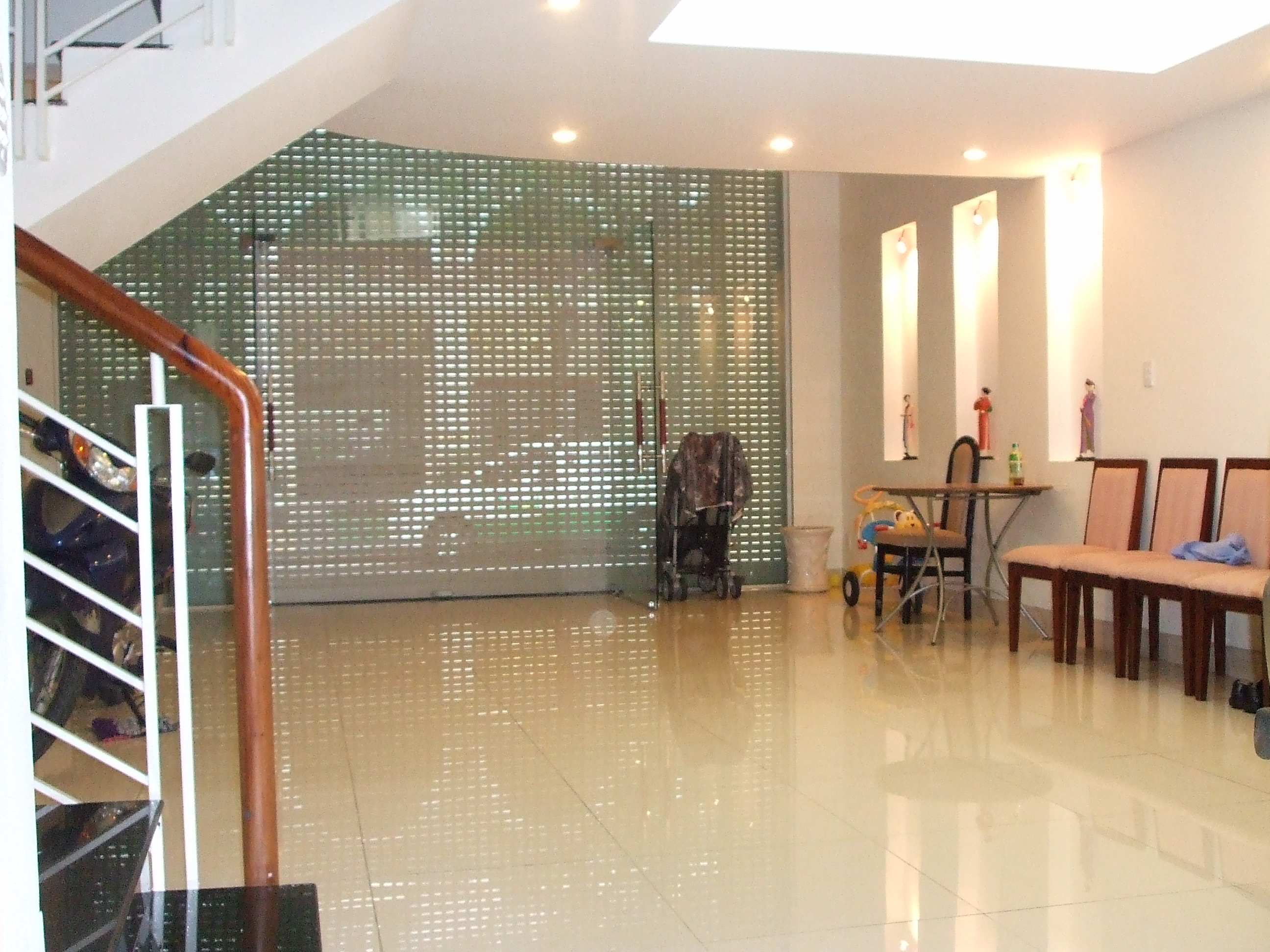Cho thuê gấp nhà phố kinh doanh Hưng Phước, Phú Mỹ Hưng. Diện tích: 6x18,5m. Trệt, lửng, 3 lầu. Nội thất cơ bản, thích hợp vừa ở vừa làm văn phòng. Giá chỉ 48 triêu/ tháng. Liên hệ xem nhà: hotline Ngọc Thư