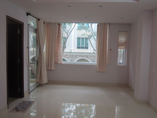 Cho thuê gấp nhà phố kinh doanh Hưng Phước, Phú Mỹ Hưng. Diện tích: 6x18,5m. Trệt, lửng, 3 lầu. Nội thất cơ bản, thích hợp vừa ở vừa làm văn phòng. Giá chỉ 48 triêu/ tháng. Liên hệ xem nhà: hotline Ngọc Thư - 1397