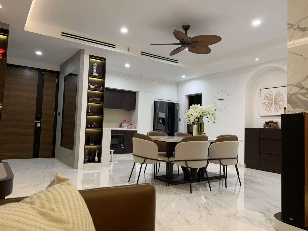 Cần bán căn hộ cao cấp Midtown M5, căn gốc, view sông. Nội thất cao cấp, giá chỉ 11,5 tỷ. Liên hệ xem nhà: hotline Ngọc Thư ( zalo, viber) - 1459
