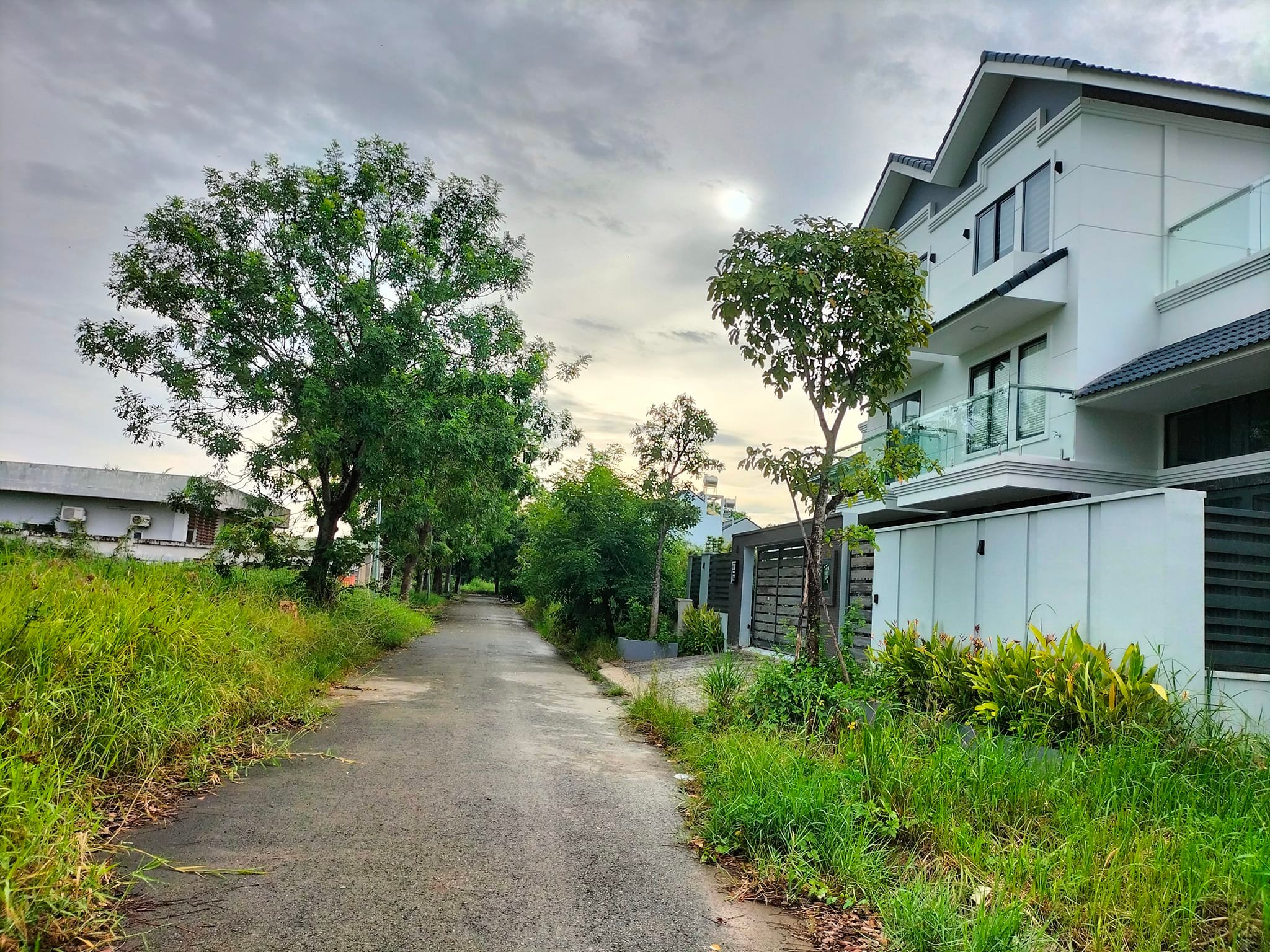 Chủ bên Mỹ cần tiền bán gấp 2 lô liền kề biệt thự INTRESCO KDC làng Việt kiều 13E Phong Phú, Bình Chánh giá tốt.Vui lòng liên hệ: hotline /Zalo/Viber - 1526