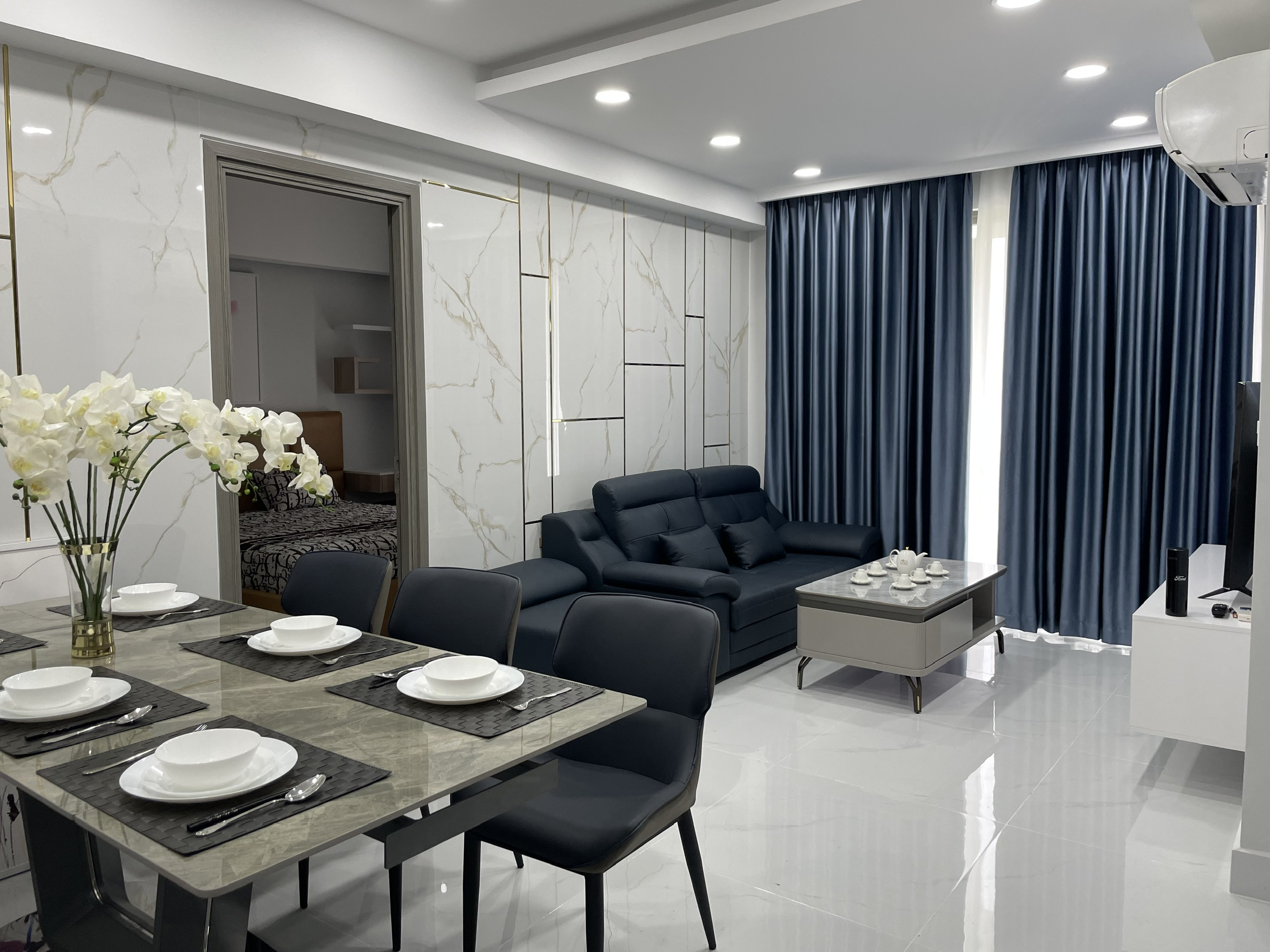 Cần cho thuê căn hộ Hưng Phúc, Nguyễn Lương Bằng. Diện tích: 79m, 2 Phòng ngủ, 2wc, đủ nội thất giá chỉ 16 triệu/ tháng. Liên hệ : hotline Ngọc Thư ( zalo, viber ) - 8090