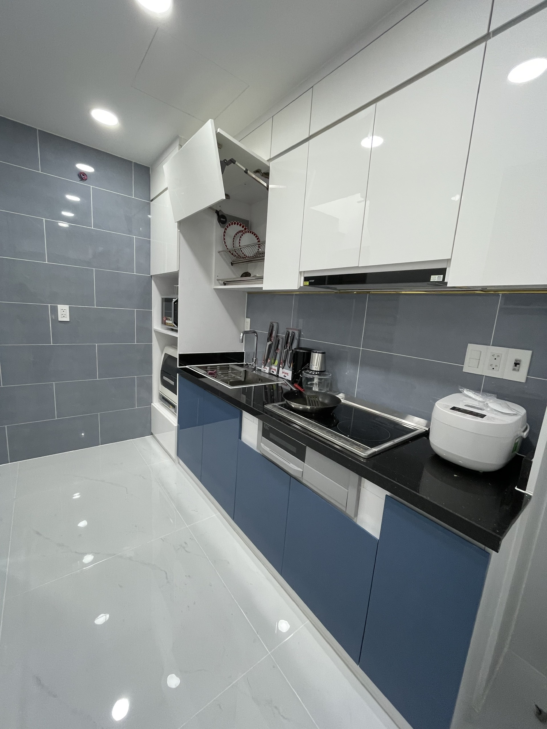 Cần cho thuê căn hộ Hưng Phúc, Nguyễn Lương Bằng. Diện tích: 79m, 2 Phòng ngủ, 2wc, đủ nội thất giá chỉ 16 triệu/ tháng. Liên hệ : hotline Ngọc Thư ( zalo, viber ) - 8088