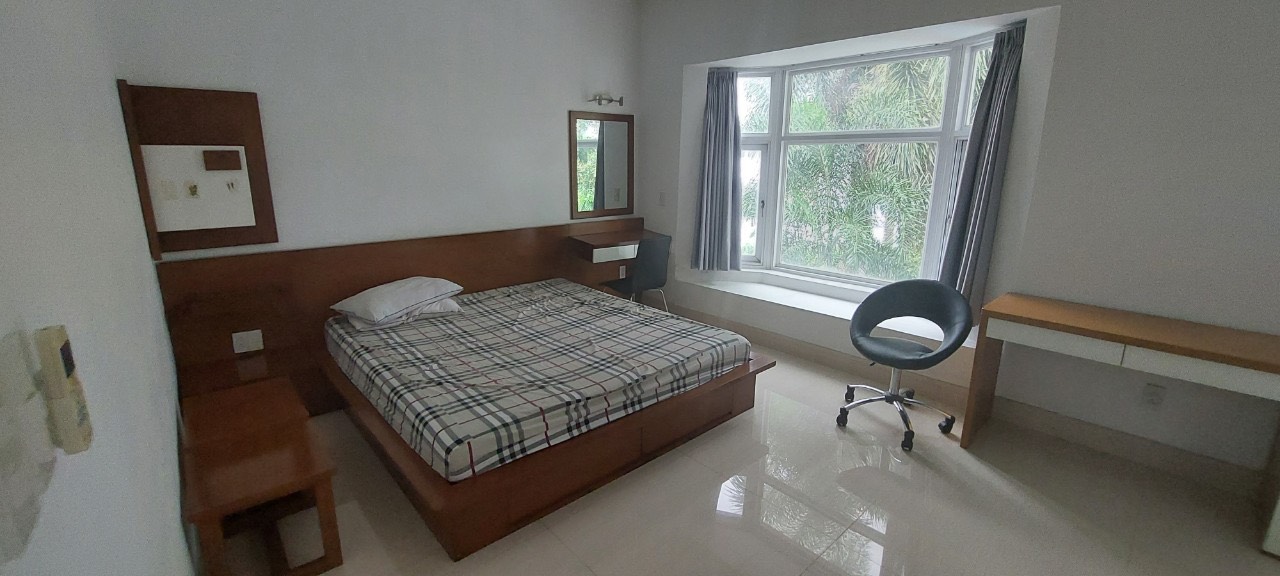 Cho thuê nhà phố vườn Mỹ Thái, căn góc có hồ bơi, sân vườn.  4 phòng ngủ, nội thất đầy đủ, giá chỉ có 45 triệu/ tháng. Liên hệ: hotline Ngọc Thư xem nhà - 2803