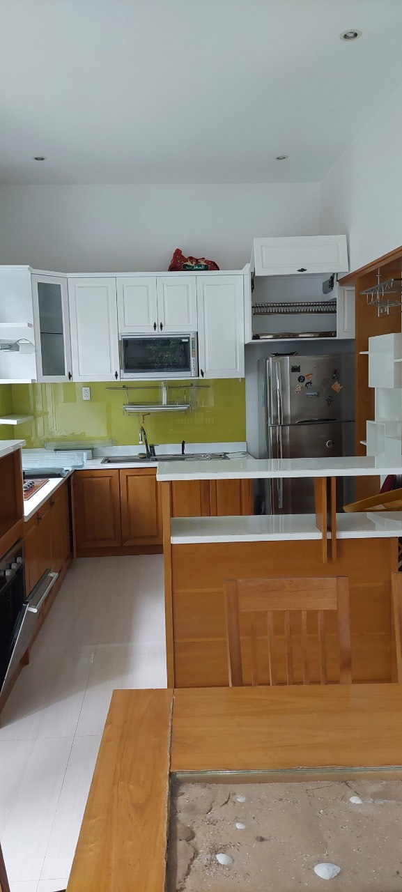 Cho thuê nhà phố vườn Mỹ Thái, căn góc có hồ bơi, sân vườn.  4 phòng ngủ, nội thất đầy đủ, giá chỉ có 45 triệu/ tháng. Liên hệ: hotline Ngọc Thư xem nhà - 2802