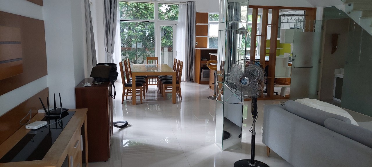 Cho thuê nhà phố vườn Mỹ Thái, căn góc có hồ bơi, sân vườn.  4 phòng ngủ, nội thất đầy đủ, giá chỉ có 45 triệu/ tháng. Liên hệ: hotline Ngọc Thư xem nhà - 2801