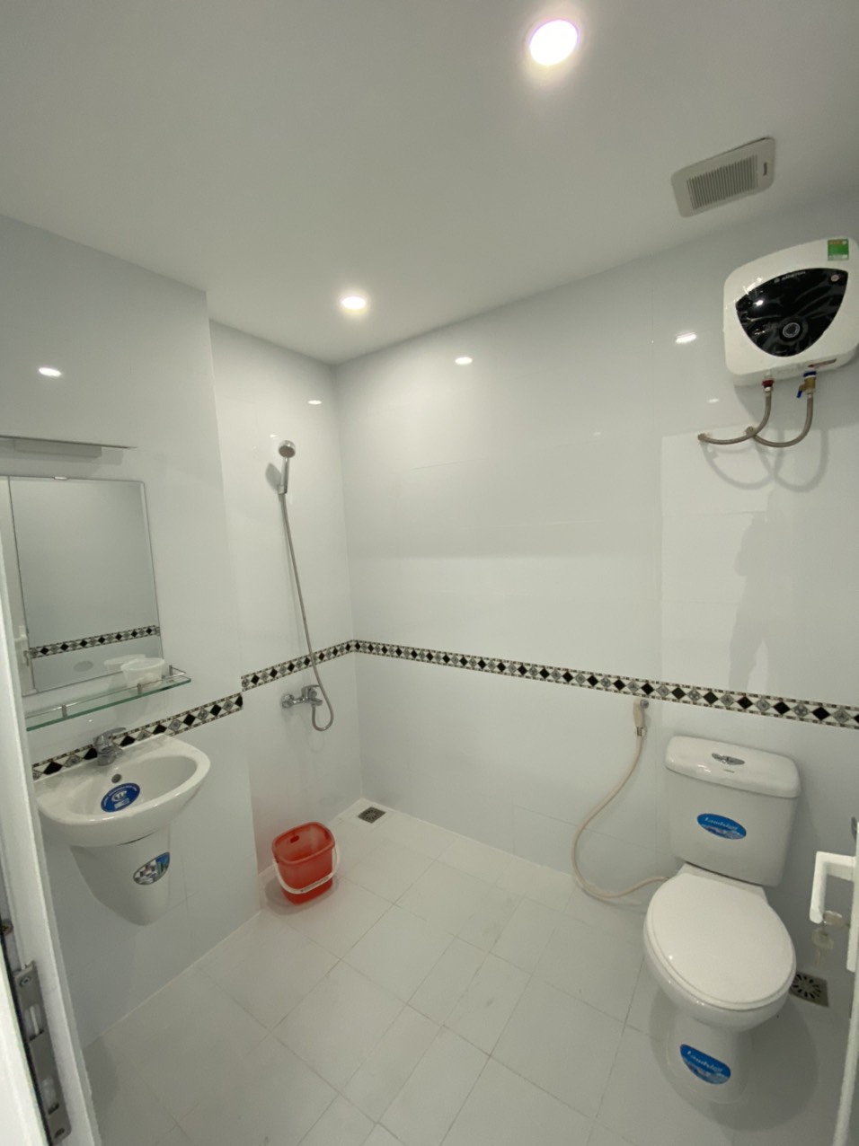 Cho thuê shop tầng 3 làm văn phòng khu Midtown 38m2, giá chỉ: 17 triệu / tháng. Liên hệ xem nhà: hotline Ngọc Thư - 1634