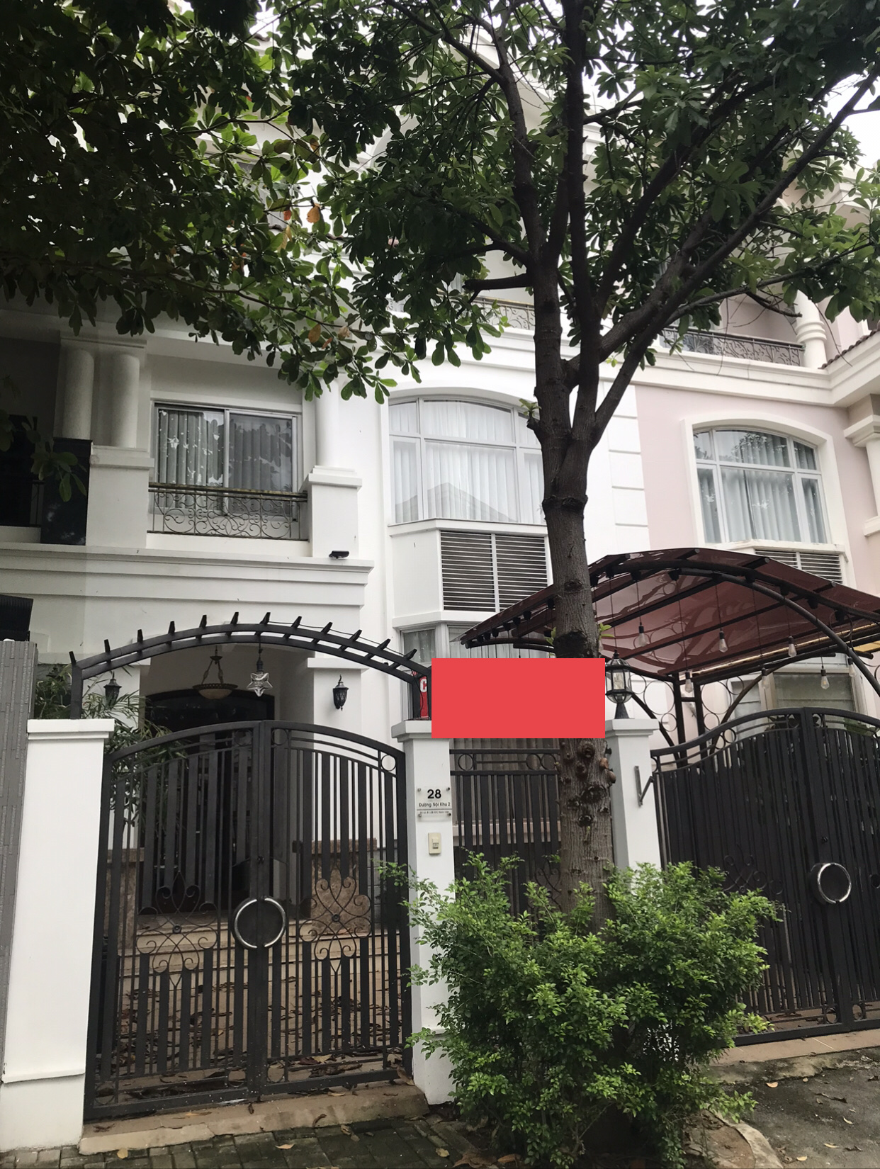 Cho thuê biệt thự liên kế vườn Nam Viên, 4 phòng ngủ, nội thất đầy đủ. Giá chỉ 45 triệu/ tháng. Liên hệ xem nhà: hotline Ngọc Thư