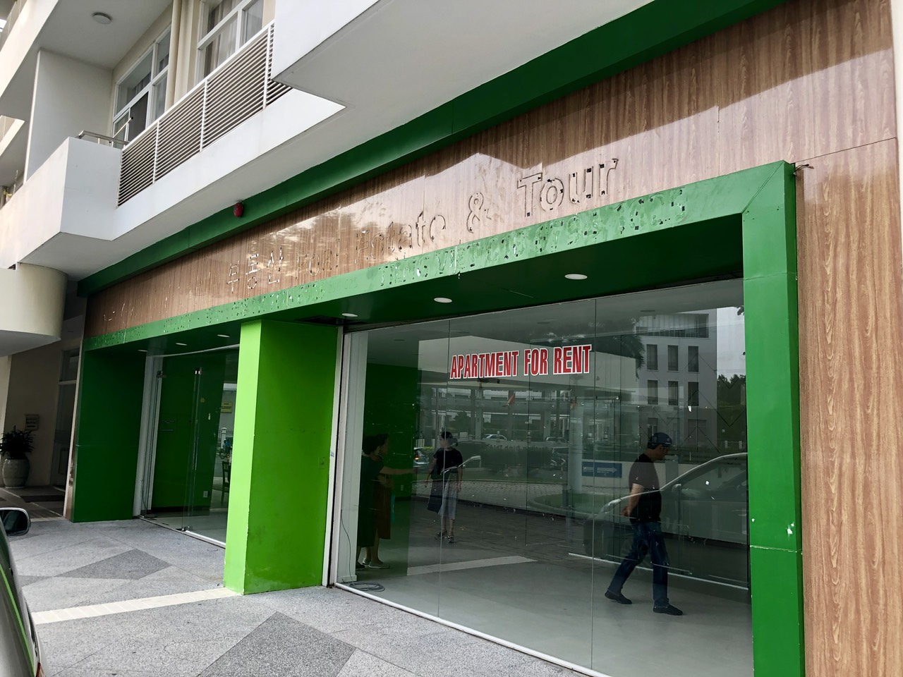 Cần bán Shophouse Grand View Phú Mỹ Hưng,sở hữu riêng, diện tích 91,88m2(6,96 x13,2) hợp đồng thuê 2300$/tháng. giá 20 tỷ còn thương lượng.Vui lòng liên hệ: hotline /Zalo/Viber - 1694