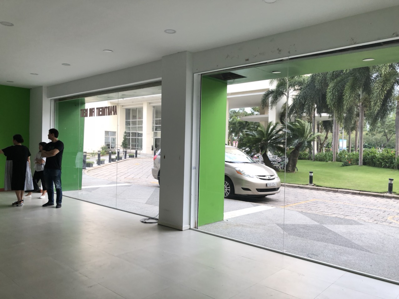 Cần bán Shophouse Grand View Phú Mỹ Hưng,sở hữu riêng, diện tích 91,88m2(6,96 x13,2) hợp đồng thuê 2300$/tháng. giá 20 tỷ còn thương lượng.Vui lòng liên hệ: hotline /Zalo/Viber - 1695
