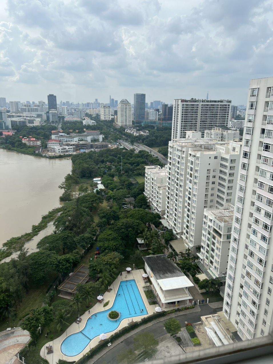 Cho thuê căn hộ Riverside Residence, phú mỹ hưng, quận 7. Diện tích: 80m, 2 phòng ngủ, nội thất đầy đủ,view sông, hồ bơi.  Giá chỉ : 22 triêu/ tháng. Quý khách xem nhà liên hệ: hotline Ngọc Thư - 1745