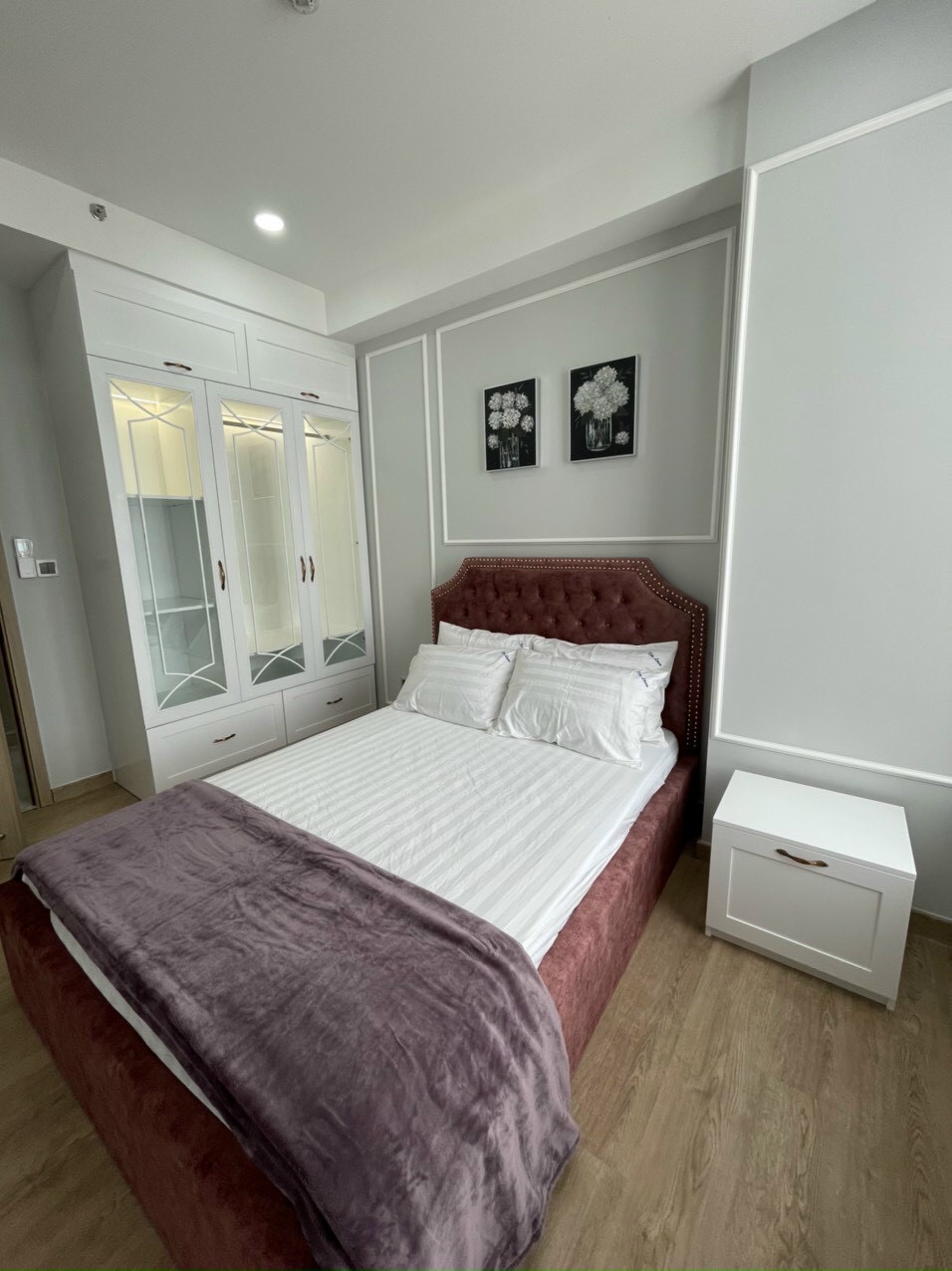 Cho thuê căn hộ 2 phòng ngủ Mitdtown, diện tích: 87 m, nội thất cao cấp, giá chỉ: 23 triệu/ tháng. Anh chị xem nhà liên hệ: hotline Ngọc Thư - 1750