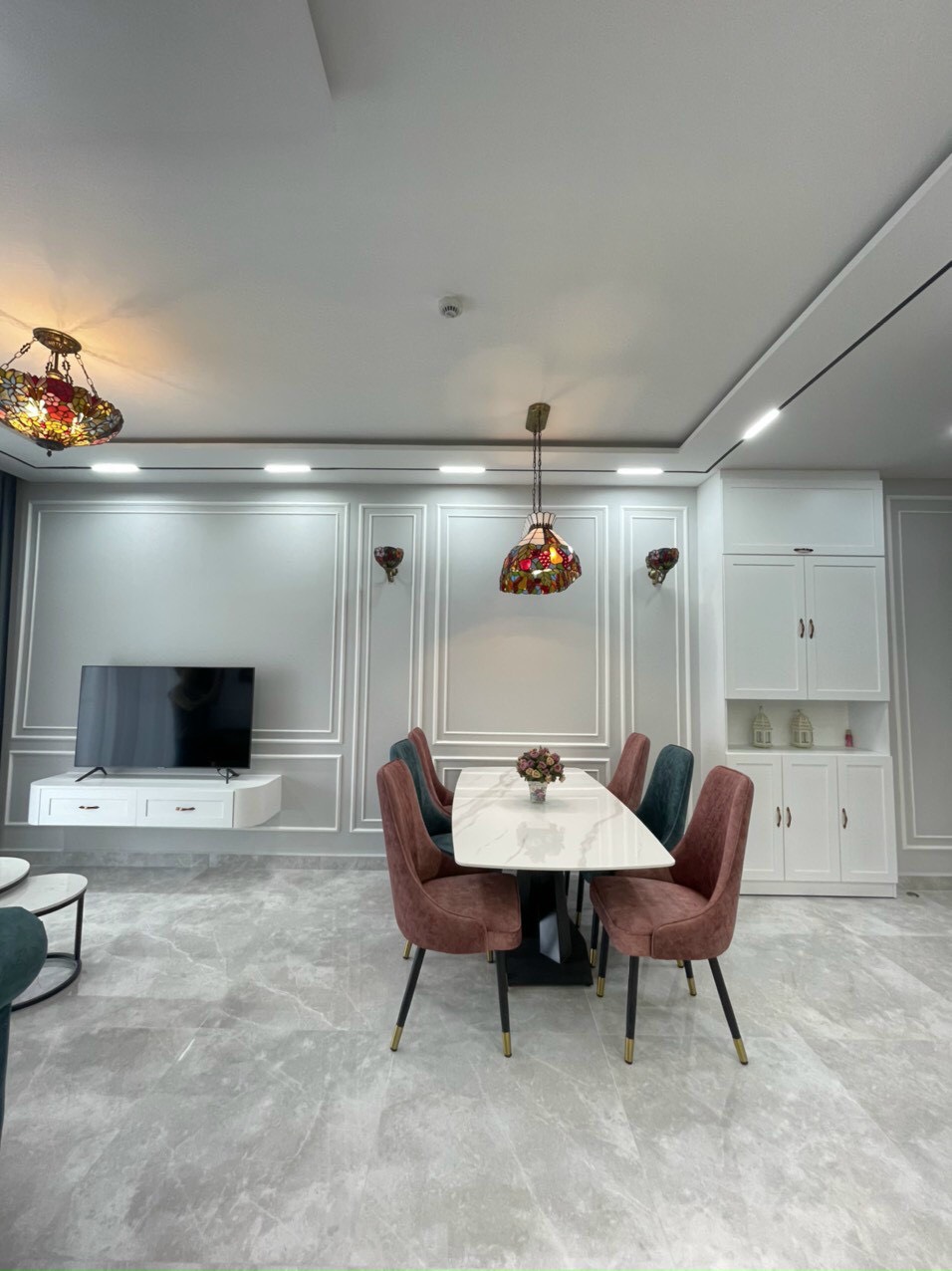 Cho thuê căn hộ 2 phòng ngủ Mitdtown, diện tích: 87 m, nội thất cao cấp, giá chỉ: 23 triệu/ tháng. Anh chị xem nhà liên hệ: hotline Ngọc Thư - 1748