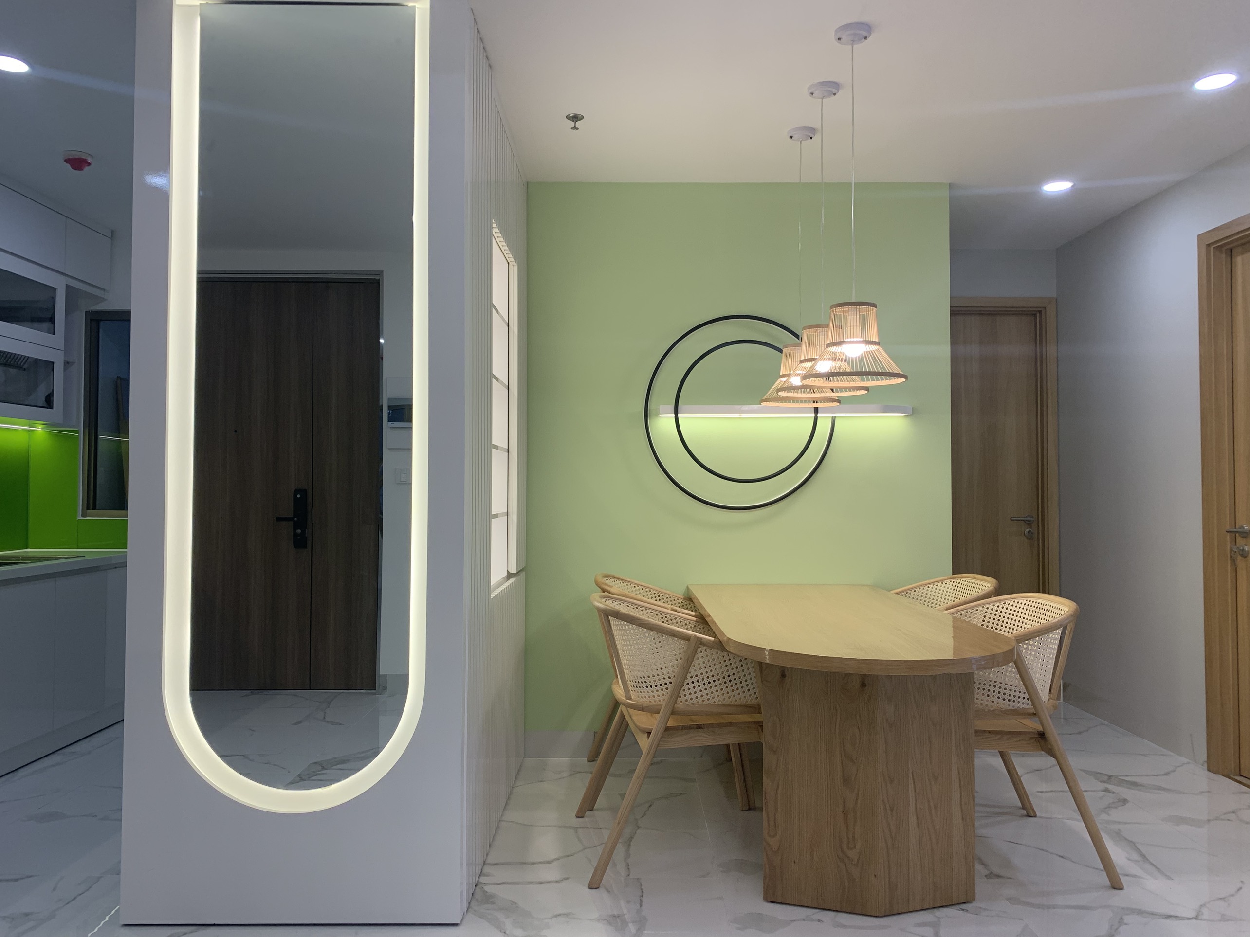 Cho thuê căn hộ cao cấp Mitdtown. Diện tịch: 94m, 2 phòng ngủ, 2wc  nội thất siêu cao cấp, Giá chỉ: 28 triệu/ tháng. Anh chị xem nhà liên hệ: hotline Ngọc Thư ( zalo, viber) - 1756