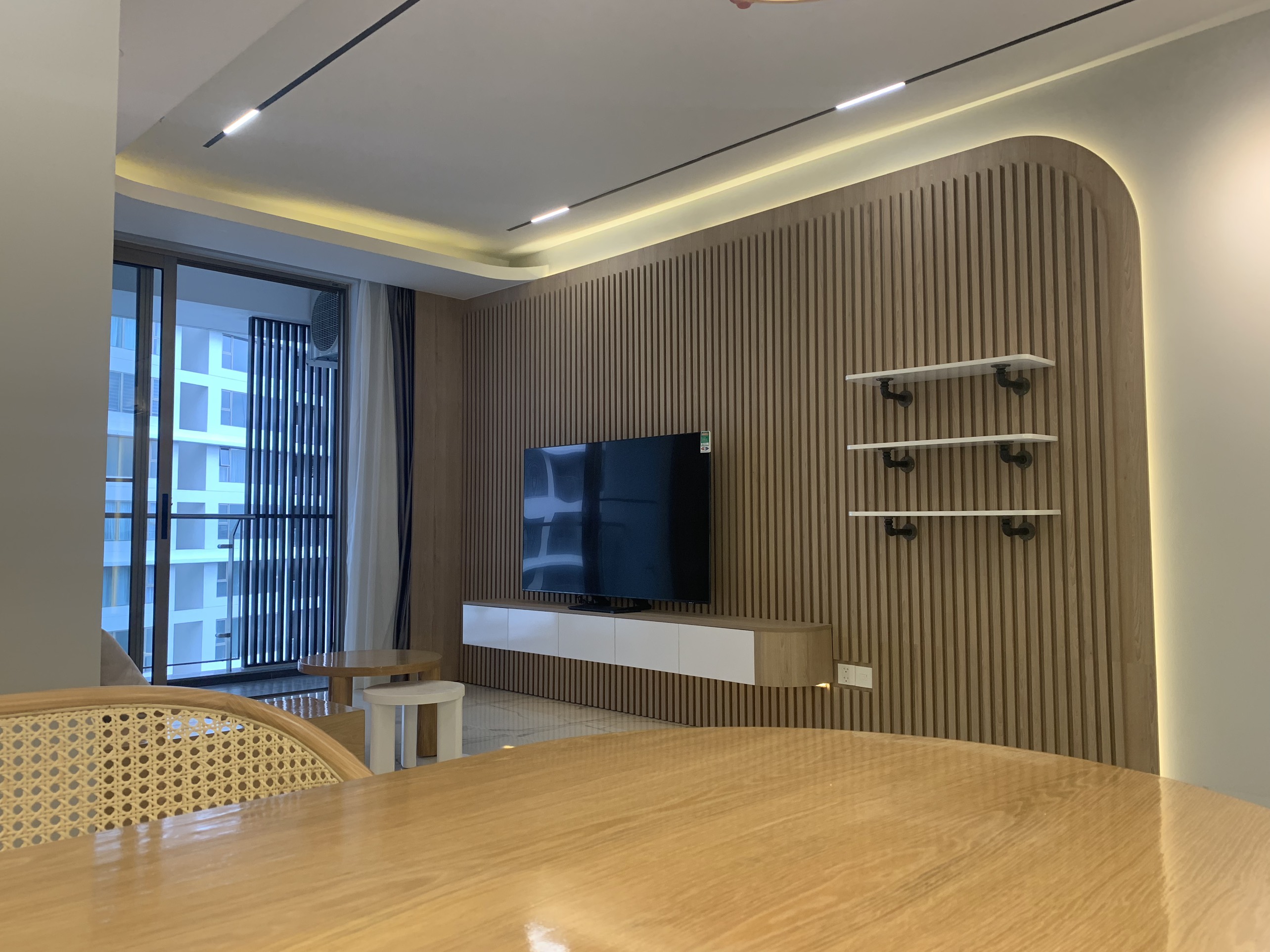 Cho thuê căn hộ cao cấp Mitdtown. Diện tịch: 94m, 2 phòng ngủ, 2wc  nội thất siêu cao cấp, Giá chỉ: 28 triệu/ tháng. Anh chị xem nhà liên hệ: hotline Ngọc Thư ( zalo, viber) - 1758