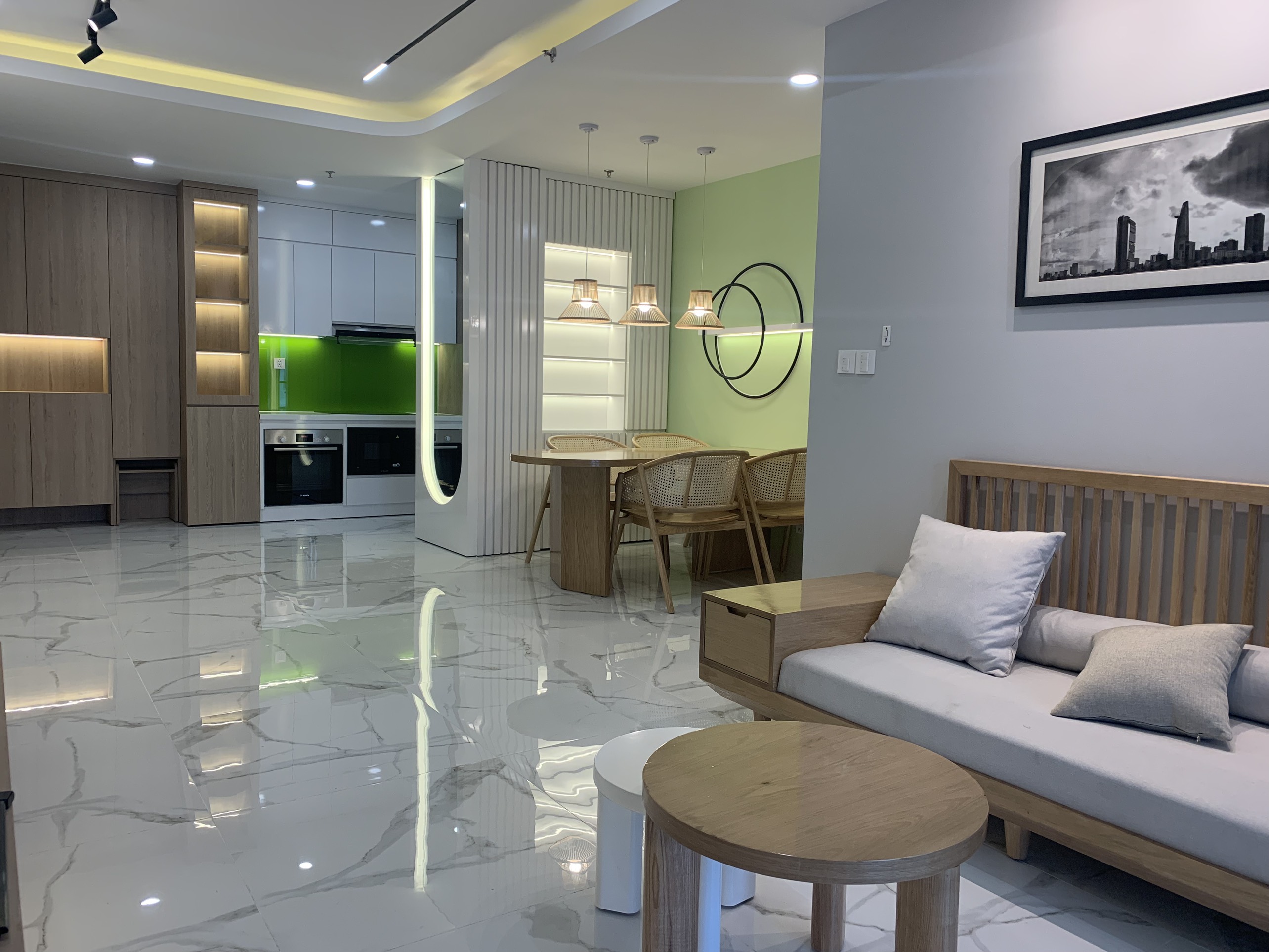 Cho thuê căn hộ cao cấp Mitdtown. Diện tịch: 94m, 2 phòng ngủ, 2wc  nội thất siêu cao cấp, Giá chỉ: 28 triệu/ tháng. Anh chị xem nhà liên hệ: hotline Ngọc Thư ( zalo, viber) - 1755
