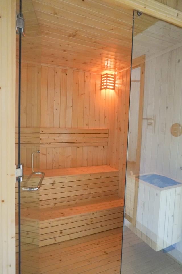 Bán nhà phố kinh doanh Hưng Gia, Hưng Phước. Đang kinh doanh khách sạn có 11 phòng, thang máy, hầm, bồn tắm massage, sauna. Giá bán nhanh 32 tỷ,Quý khách xem nhà liên hệ: hotline Ngọc Thư - 1808