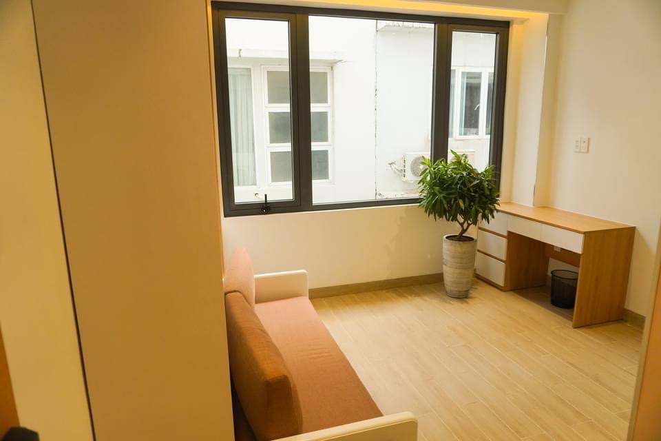 Bán nhà phố kinh doanh Hưng Gia, Hưng Phước. Đang kinh doanh khách sạn có 11 phòng, thang máy, hầm, bồn tắm massage, sauna. Giá bán nhanh 32 tỷ,Quý khách xem nhà liên hệ: hotline Ngọc Thư - 1800