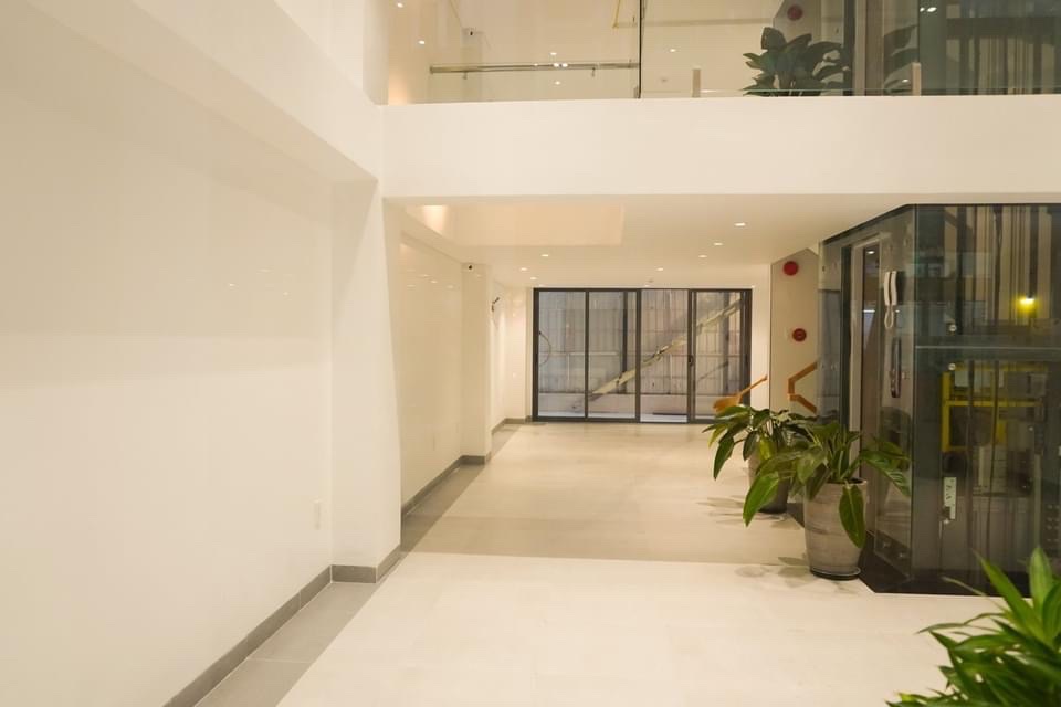 Bán nhà phố kinh doanh Hưng Gia, Hưng Phước. Đang kinh doanh khách sạn có 11 phòng, thang máy, hầm, bồn tắm massage, sauna. Giá bán nhanh 32 tỷ,Quý khách xem nhà liên hệ: hotline Ngọc Thư - 1801