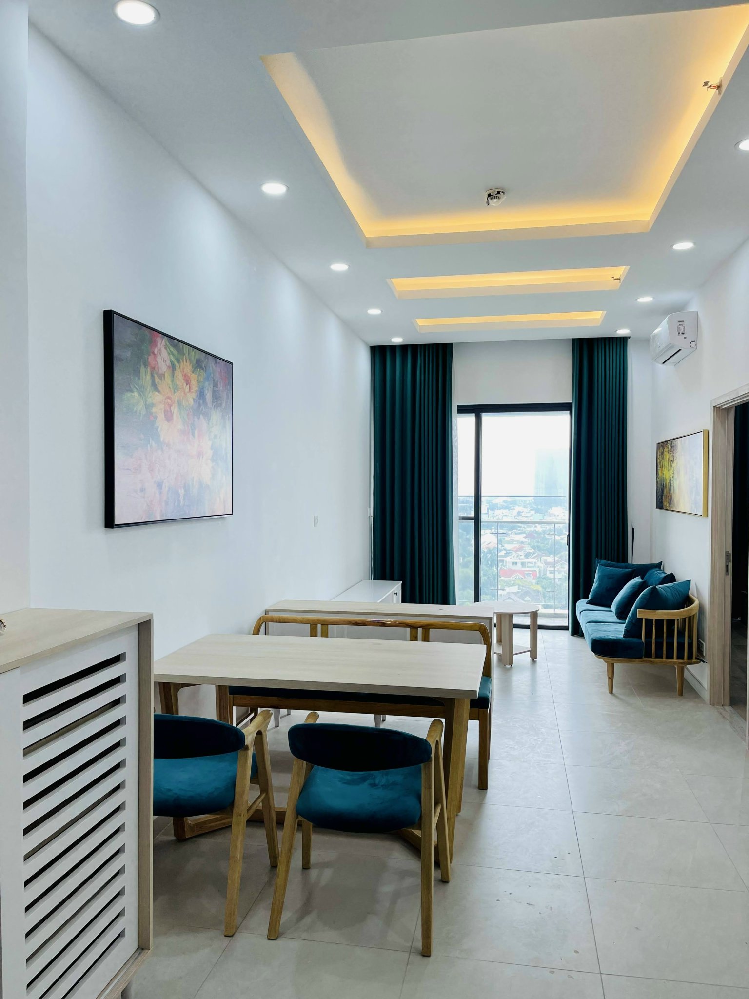 Cần bán căn hộ Hưng phúc Primer, diện tích: 69m, 2 phòng ngủ, nội thất đầy đủ. Giá: 5,4 tỷ. Quý khách xem nhà liên hệ: hotline Ngọc Thư - 1876