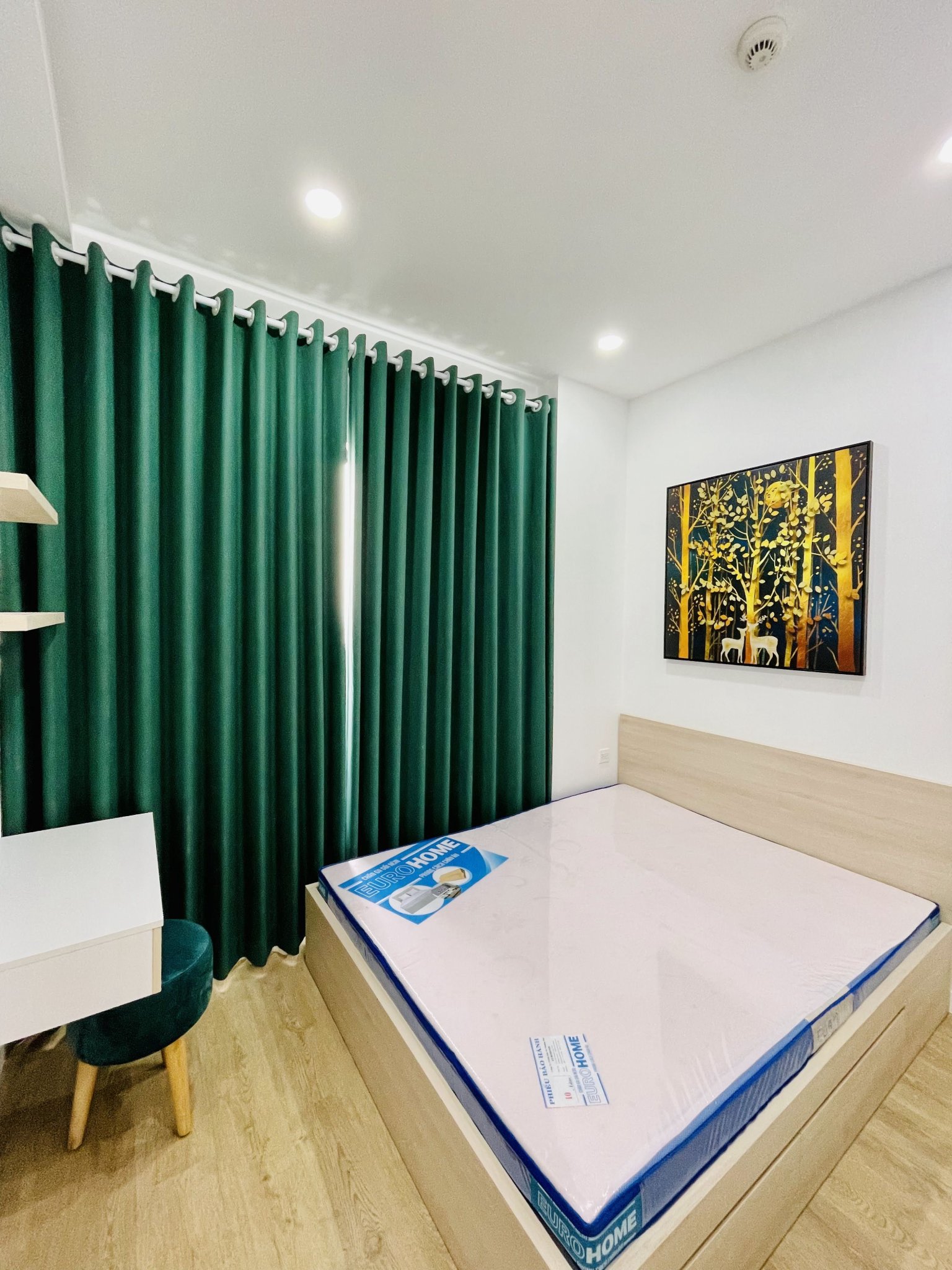 Cần bán căn hộ Hưng phúc Primer, diện tích: 69m, 2 phòng ngủ, nội thất đầy đủ. Giá: 5,4 tỷ. Quý khách xem nhà liên hệ: hotline Ngọc Thư - 1877
