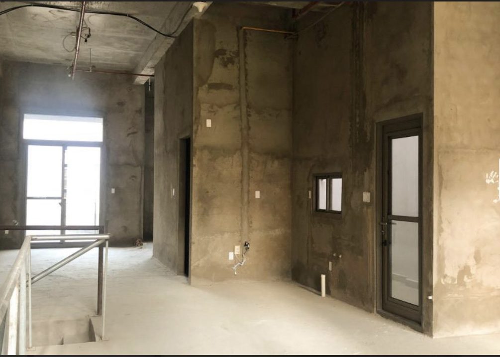 Cho thuê shop Sài Gòn South, diện tích: 75m, shop thô. Tiện thiết kế kinh doanh mọi ngành nghề. Giá chỉ: 36 triệu/ tháng. Quý khách xem shop liên hệ: hotline