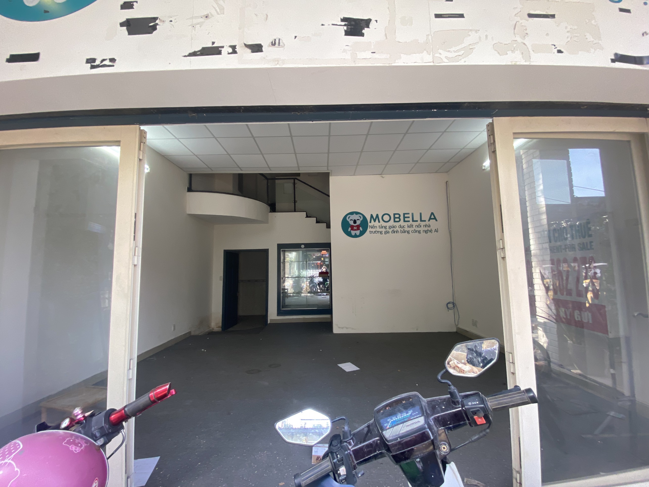 Cho thuê nhà phố hưng gia 2, phú mỹ hưng. Diện tích: 6x18,5m. Trệt, lửng, 3 lầu. Nhà trống, gần đường Bùi Bằng Đoàn, thích hợp kinh doanh mọi ngành nghề. Quý khách xem nhà: hotline Ngọc Thư