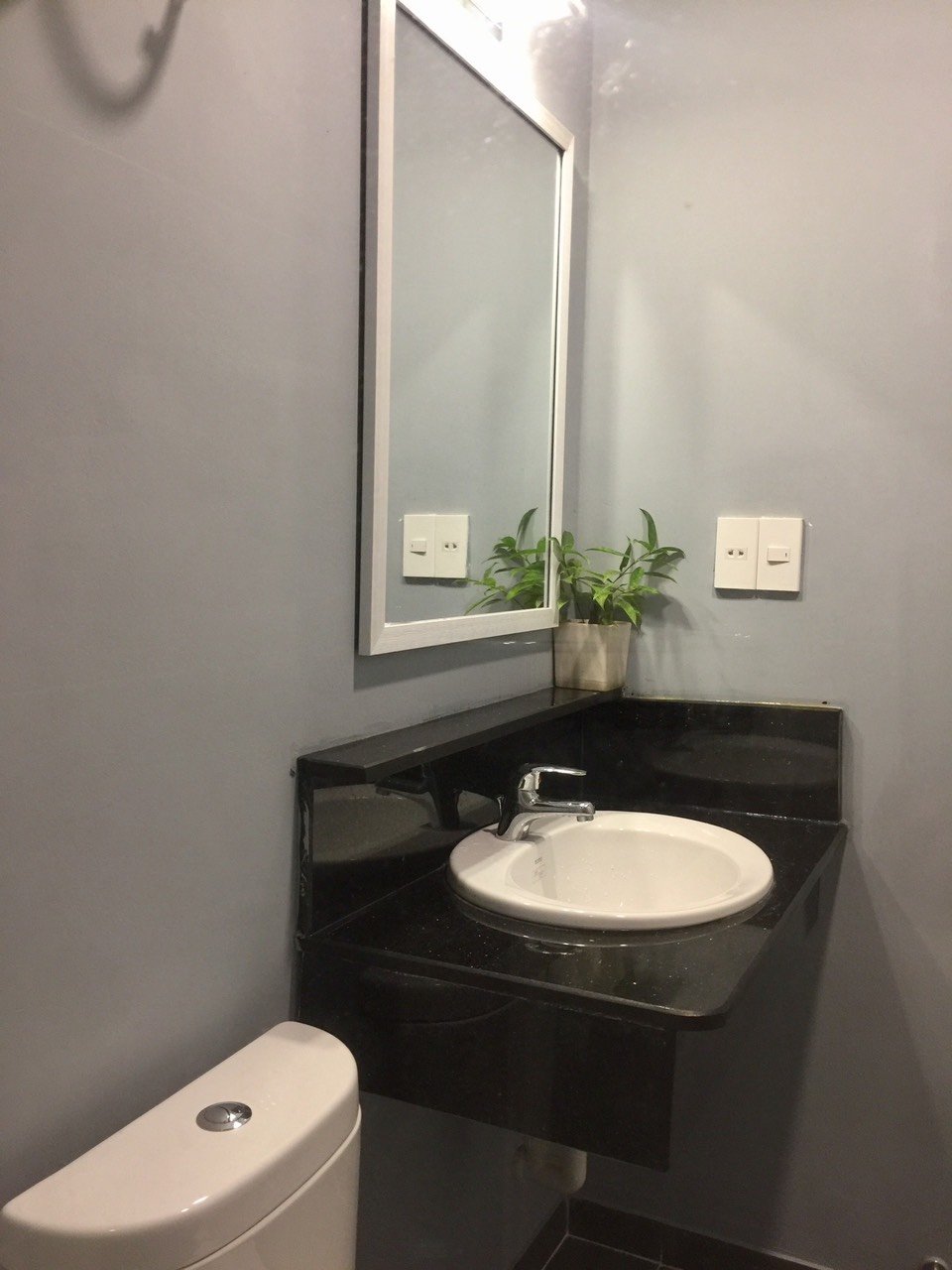 Cho thuê căn hộ Scenic Valley 70m, 2 phòng ngủ, 2wc lầu cao. Nội thất đầy đủ, giá: 20 triệu/ tháng. Quý khách xem nhà liên hệ: hotline Ngọc Thư - 1965