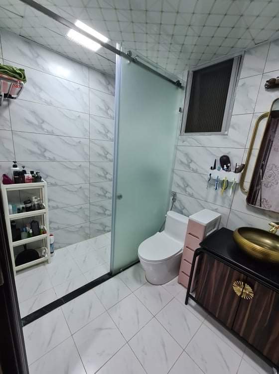 Cần bán căn hộ Scenic Valley, 133m, 2 phòng ngủ, 1 phòng làm việc. Nội thất bằng gỗ thiên nhiên 100%, ô xe riêng, sổ hồng. Giá chỉ: 8,5 tỷ. Quý khách xem nhà liên hệ: hotline Ngọc Thư ( zalo, viber) - 1977