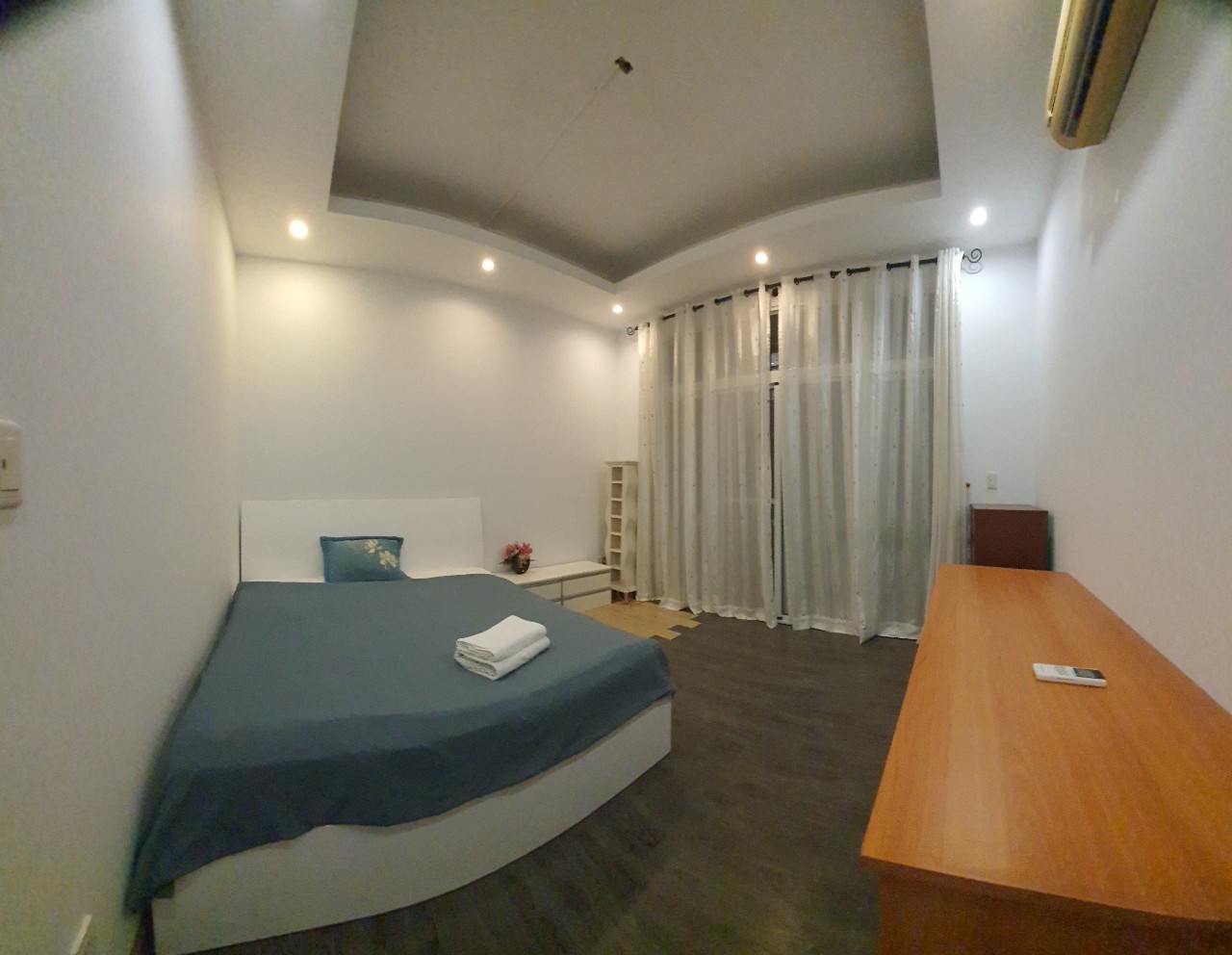 Cho thuê biệt thự tứ lập Mỹ Phú 2, 4 phòng ngủ, nội thất cơ bản. Nhà mới sửa, sân vườn rộng, giá chỉ: 60 triệu/ tháng. Quý khách xem nhà liên hệ: hotline Ngọc Thư - 1993