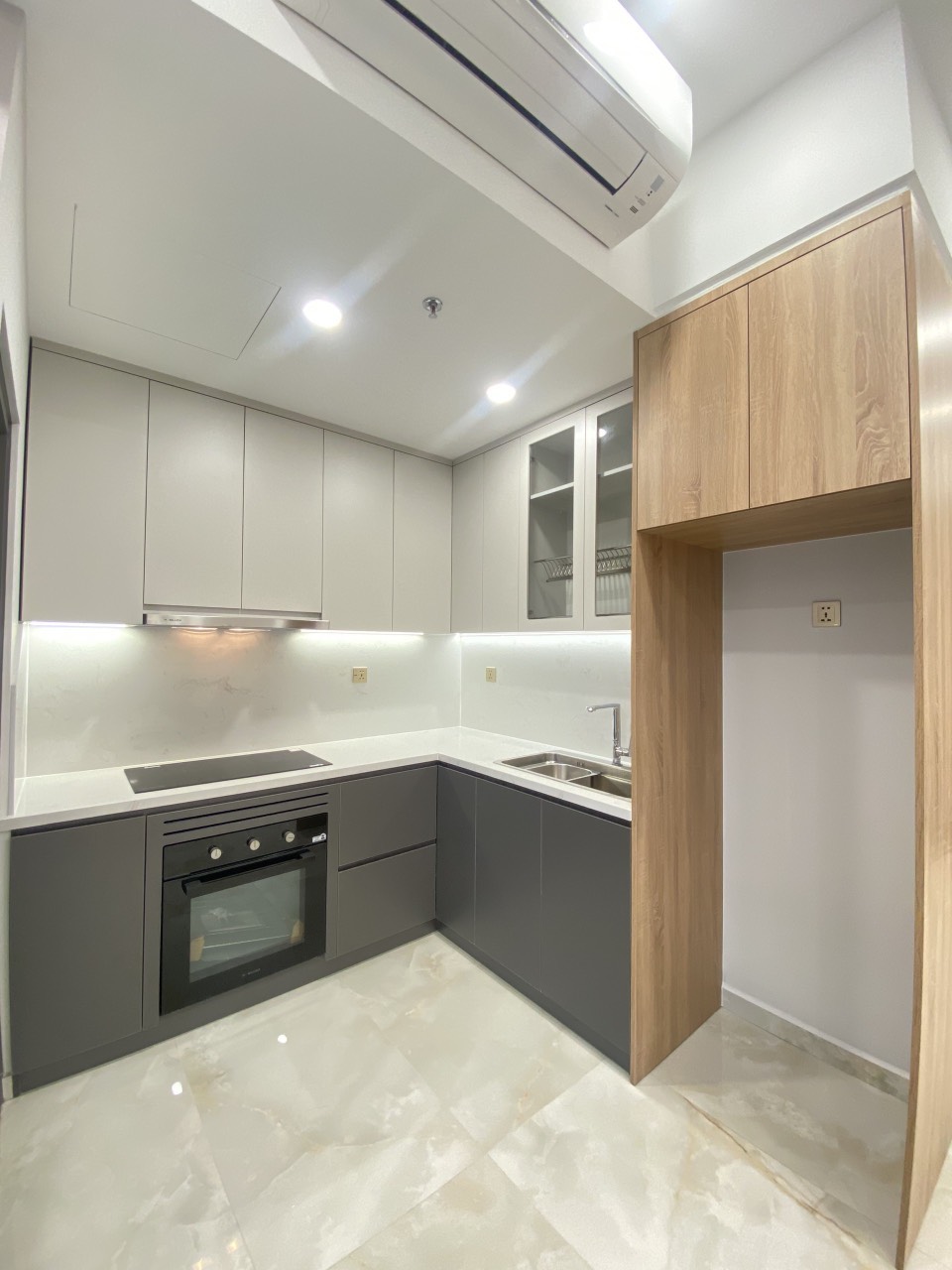 Cho thuê căn hộ The Ascentia Phú Mỹ Hưng, 56m vuông, 1 phòng ngủ, nội thất cao cấp. Giá chỉ có: 19 triệu/ tháng. Quý khách xem nhà liên hệ: hotline Ngọc Thư - 2086