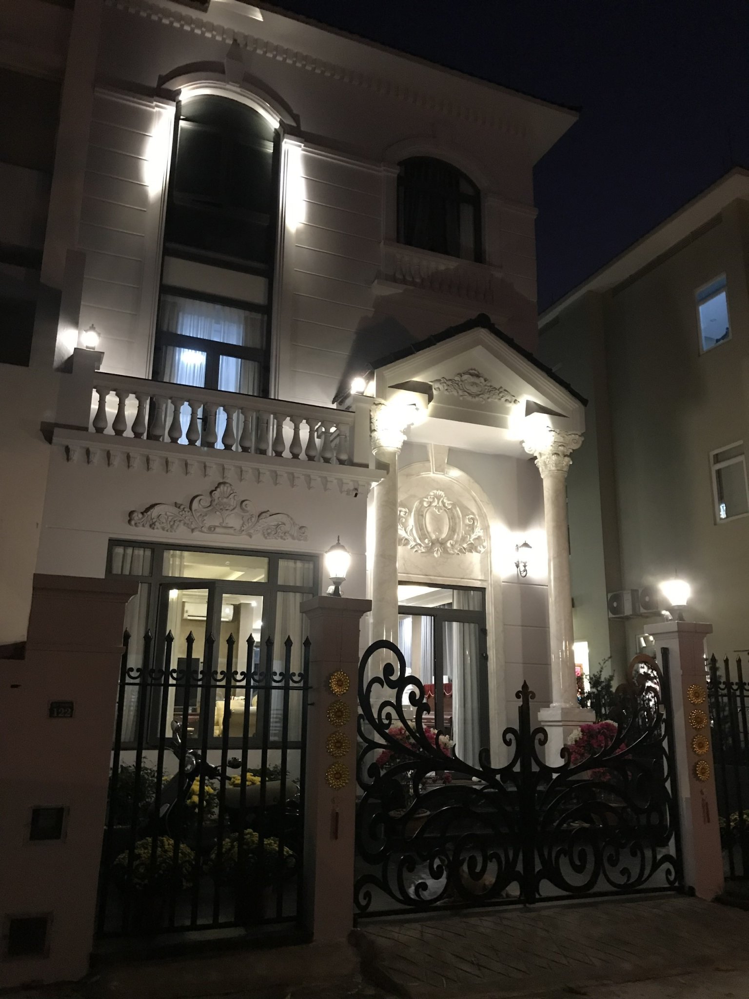 Bán biệt thự song lập Mỹ Hưng nhà đẹp giá 54 tỷ liên hệ hotline xem nhà - 2117