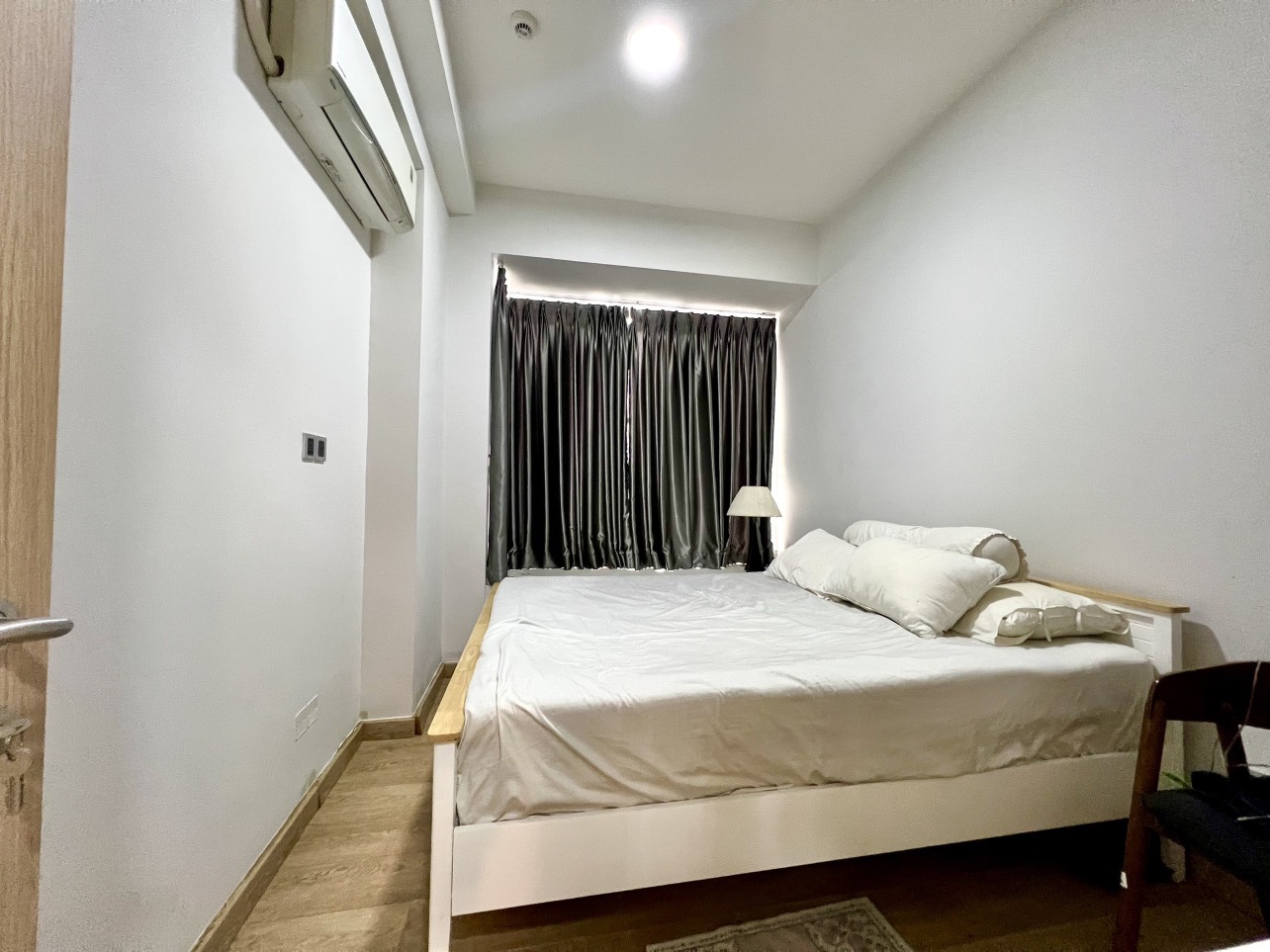 Cho thuê căn hộ Midtown The Peak  Phú Mỹ Hưng. Diện tích: 80m, 2 phòng ngủ, 2wc. Nội thất đầy đủ, giá chỉ 23 triệu/ tháng. Quý khách xem nhà liên hệ: hotline Ngọc Thư - 8065