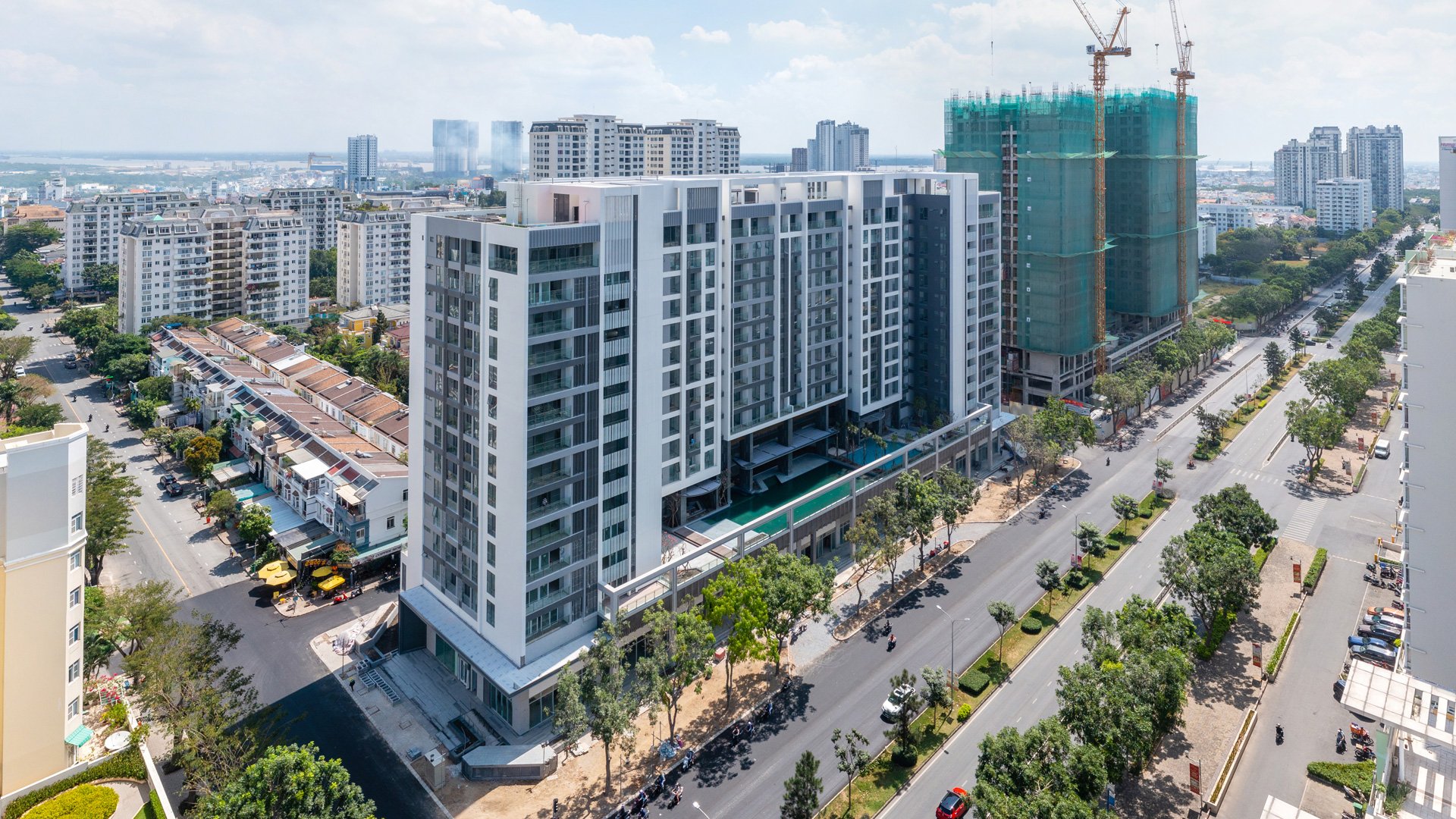 Cho thuê căn shop Double Plex The Ascentia, Phú Mỹ Hưng. Diện tích: 200m , shop gốc 2 mặt tiền đường lớn, thô tiện thiết kế kinh doanh mội nhàng nghề.Giá:75 triệu/ tháng. Quý khách xem shop liên hệ: hotline Ngọc Thư