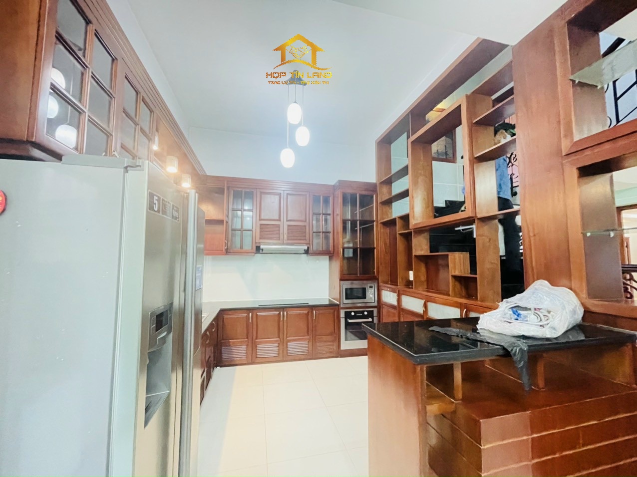 Cho thuê biệt thự phố vườn Phú Mỹ Hưng giá 35tr/tháng,DT đất: 126m2,trệt,2 lầu, 4pn, 4wc.Nhà Có sân vườn, compound an ninh 24/24.Vui lòng liên hệ: hotline /Zalo/Viber