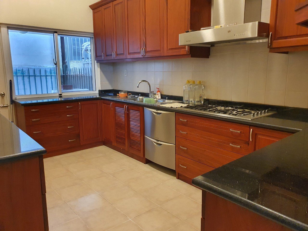 Cho thuê biệt thự tứ lập phú mỹ hưng nhà đẹp gần khu chateau công viên giá 60tr/tháng xem nhà liên hệ hotline - 2277