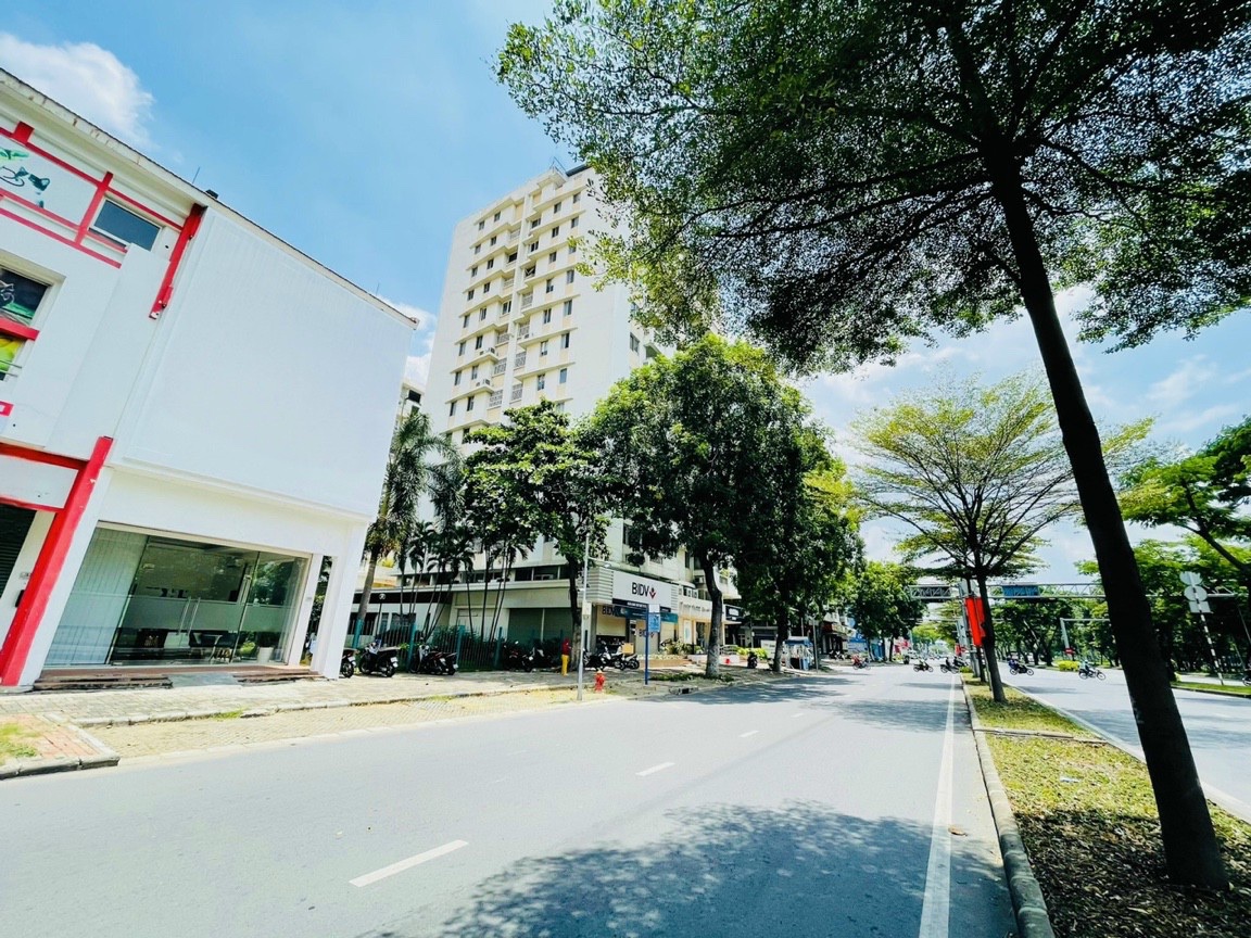 Cho thuê cặp nhà phố mặt tiền Nguyễn Văn Linh Khu Mỹ Hoàng Căn góc đôi 12x18m Trệt - lững - 2 lầu,tiện làm showroom ngân hàng xem nhà liên hệ hotline - 2338