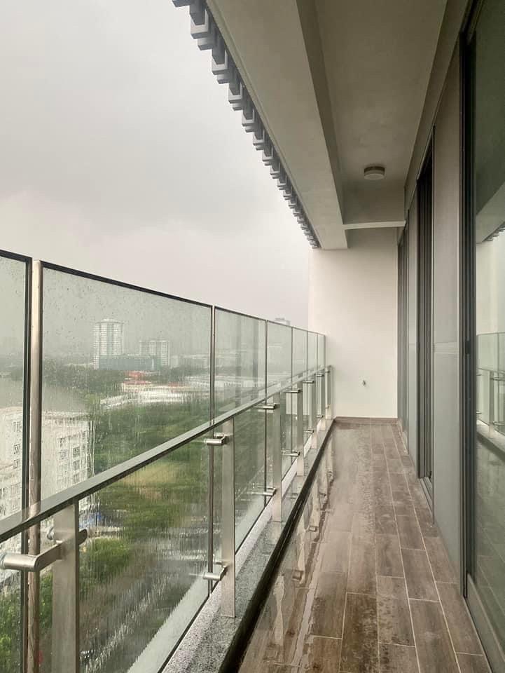 Cần bán nhanh căn penhouse The Ascentia Phú Mỹ Hưng. Diện tích: 191,86m, 4 phòng ngủ. Căn góc hai mặt thoáng, nhà thô tiện thiết kế theo ý thích. Giá chỉ: 17 tỷ. Quý khách xem nhà liên hệ: hotline Ngọc Thư - 2354