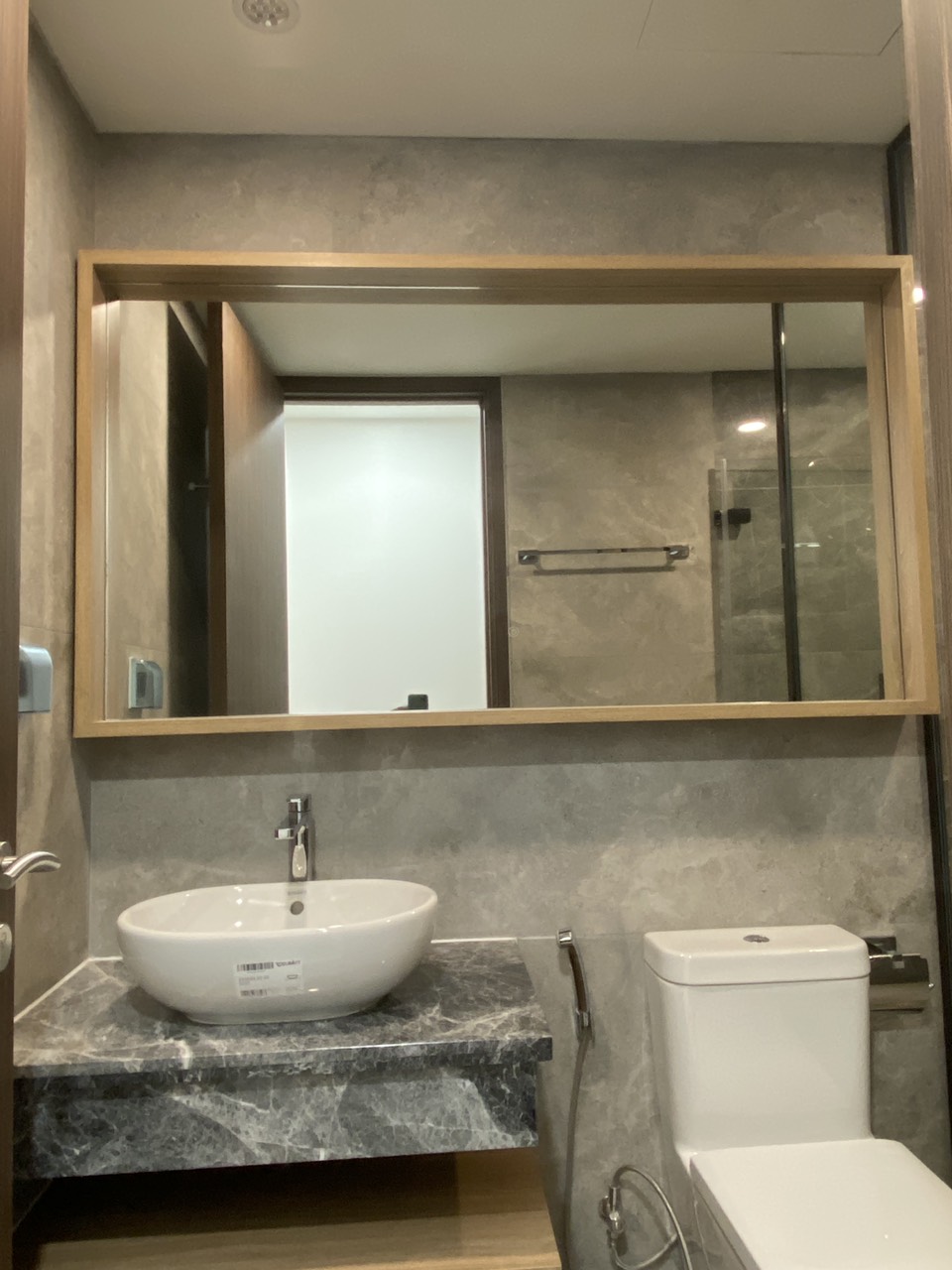 Cho thuê căn hộ Midtown The Peak , Phú Mỹ Hưng. Diện tích: 88m, 2 phòng ngủ. Nội thất cao cấp, giá chỉ 25 triệu/ tháng. Quý khách xem nhà liên hệ: hotline Ngọc Thư ( zalo, viber) - 2363