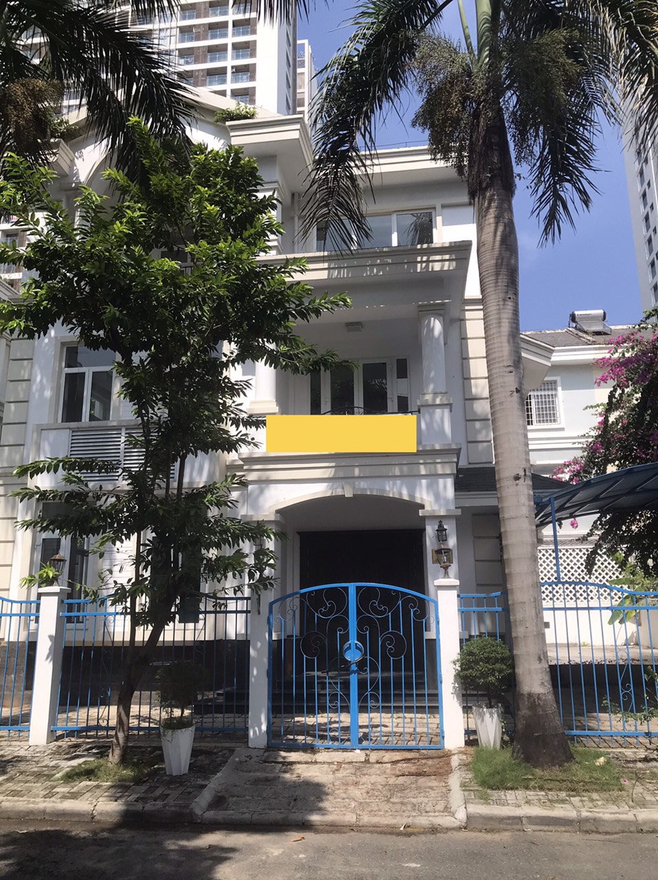 Cần bán biệt thự đơn lập Mỹ Văn 1, Phú Mỹ Hưng. Diện tích: 17,5x16m ( 280m), nhà đẹp. Trệt, 2 lầu. Khu an ninh yên tĩnh, phù hơp để ở. Giá chỉ 78 tỷ. Quý khách xem nhà liên hệ: hotline Ngọc Thư ( zalo, viber)