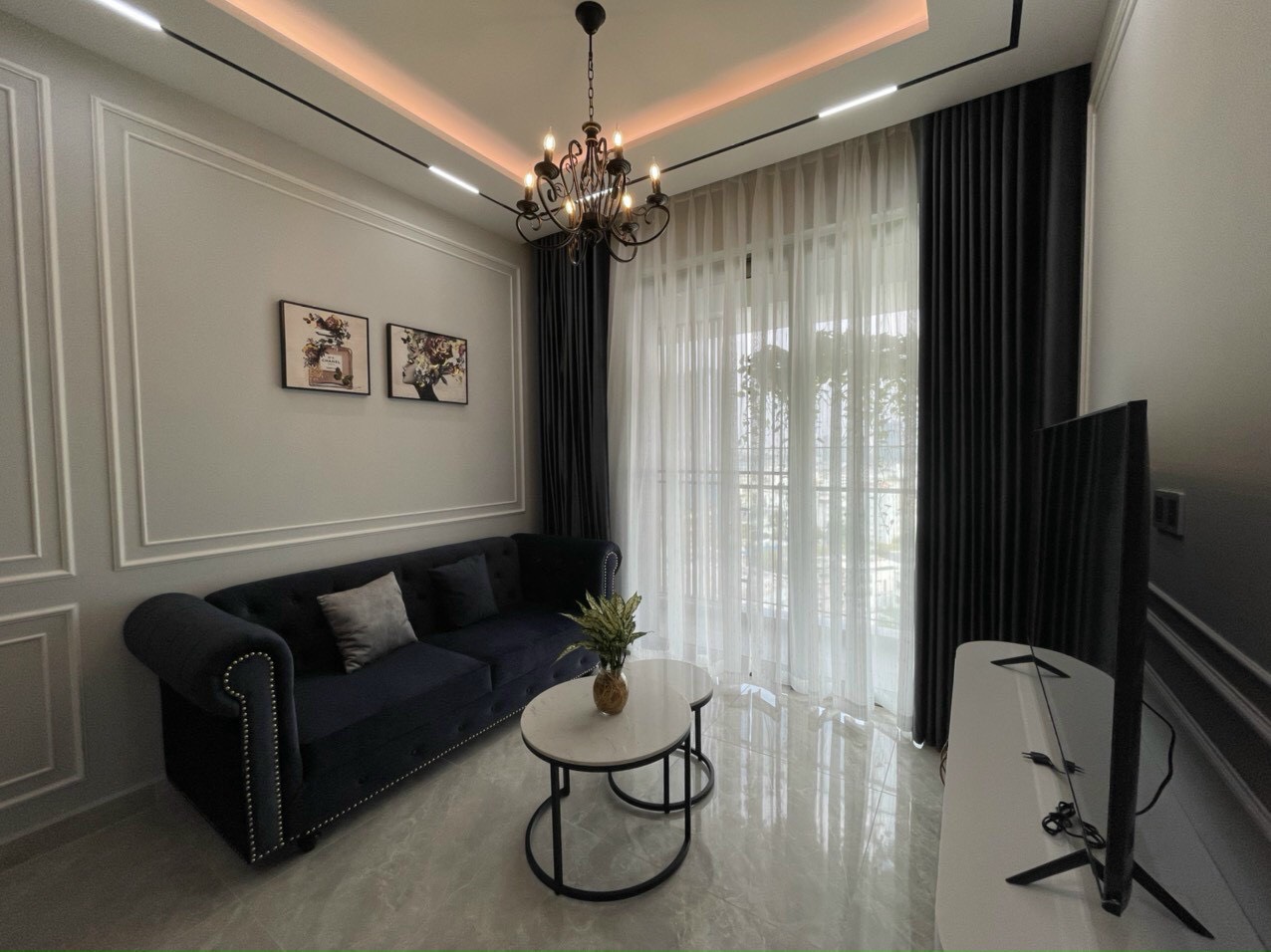 Cần bán căn hộ cao cấp Midtown The Peak. Diện tích: 80m, 2 phòng ngủ, lầu cao, view thoáng. Nhà mới thiết kế, nội thất cao cấp. Giá chỉ 7,850 tỷ. Quý khách xem nhà liên hệ: hotline Ngọc Thư ( zalo, viber) - 2545