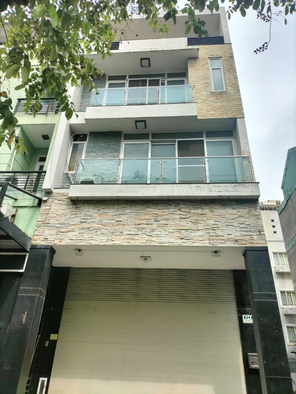 Cần cho thuê nhà phố Hưng Phước, Phú Mỹ Hưng. Diện tích: 6x18m, trệt, lửng, 3 lầu. Đường Lê Văn Thêm, hướng Nam. Thích hợp kinh doanh mọi ngành nghề. Giá chỉ: 55 triệu/ tháng. Quý khách xem nhà liên hệ: hotline Ngọc Thư