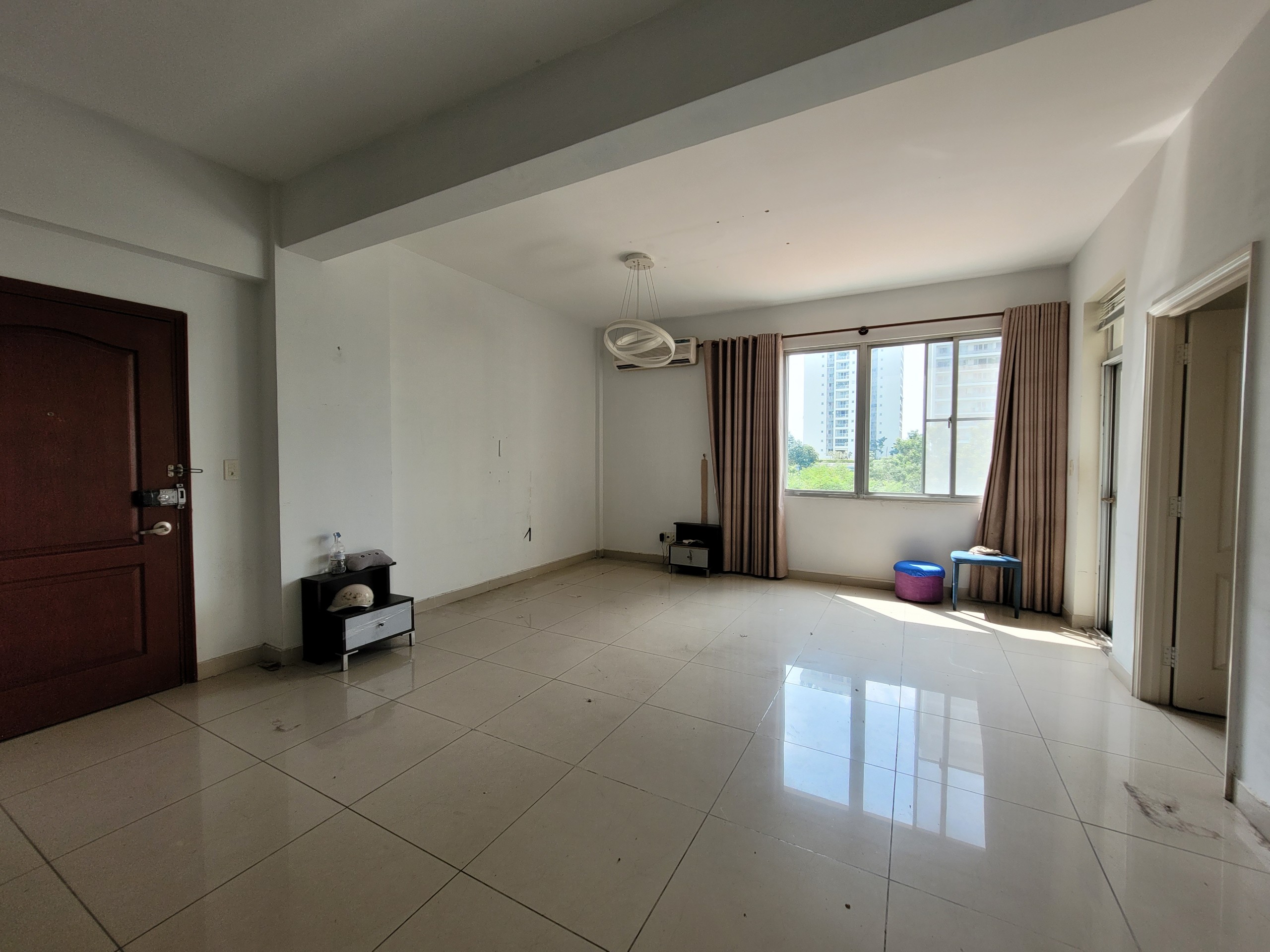 Cho thuê căn hộ Park View Phú Mỹ Hưng. Diện tích: 108m, 3 phòng ngủ, nhà trống, nội thất dính tường. Giá chỉ: 20 triệu/ tháng. Anh chị xem nhà liên hệ: hotline Ngọc Thư - 2631