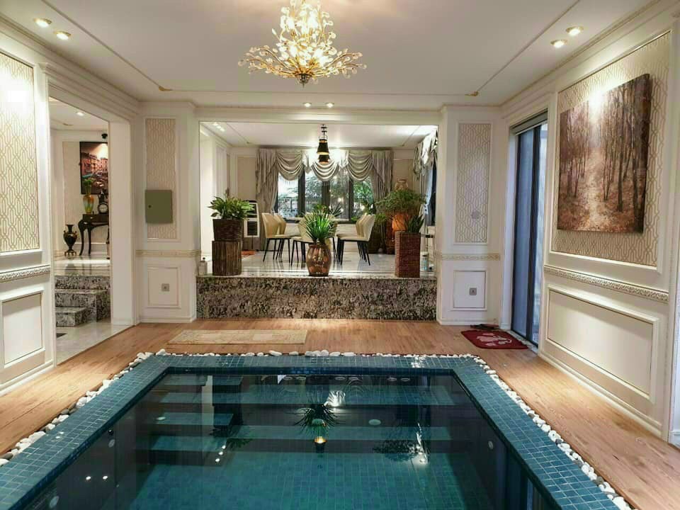 Cho thuê biệt thự đơn lập Nam Thông, Phú Mỹ Hưng. Diện tích: 19x18m, 5 phòng ngủ, phòng karaok, phòng thờ, sân vườn, hồ bơi, nội thất cao cấp. Giá chỉ: 100 triêu/ tháng. Quý khách xem nhà liên hệ: hotline Ngọc Thư - 2812