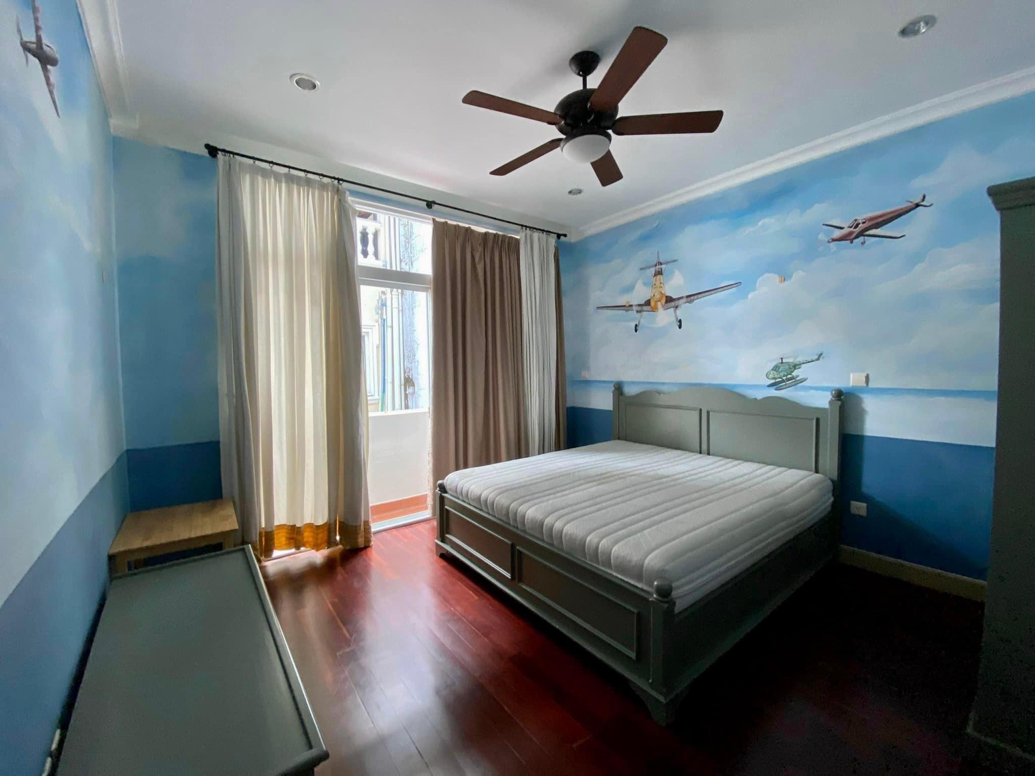 Cho thuê biệt thự tứ lập Mỹ Gia. Diện tích: 262m ( 15x17,5) m. Nhà PMH xây 1 trệt, 2 lầu, nội thất cơ bản. Giá chỉ: 65 triêu/ tháng. Quý khách xem nhà liên hệ: hotline Ngọc Thư - 2741