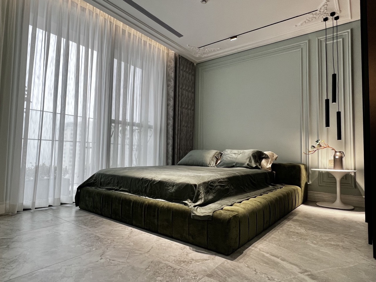 Cần cho thuê Penhouse căn hộ cao cấp The Ascentia Phú Mỹ Hưng. Diện tích: 224m, 3 phòng ngủ lớn, 1 phòng giúp việc, kho, 4 wc. Tất cả phòng đều có view, giá chỉ 89 triệu/ tháng. Anh chị xem nhà liên hệ: hotline Ngọc Thư - 2851