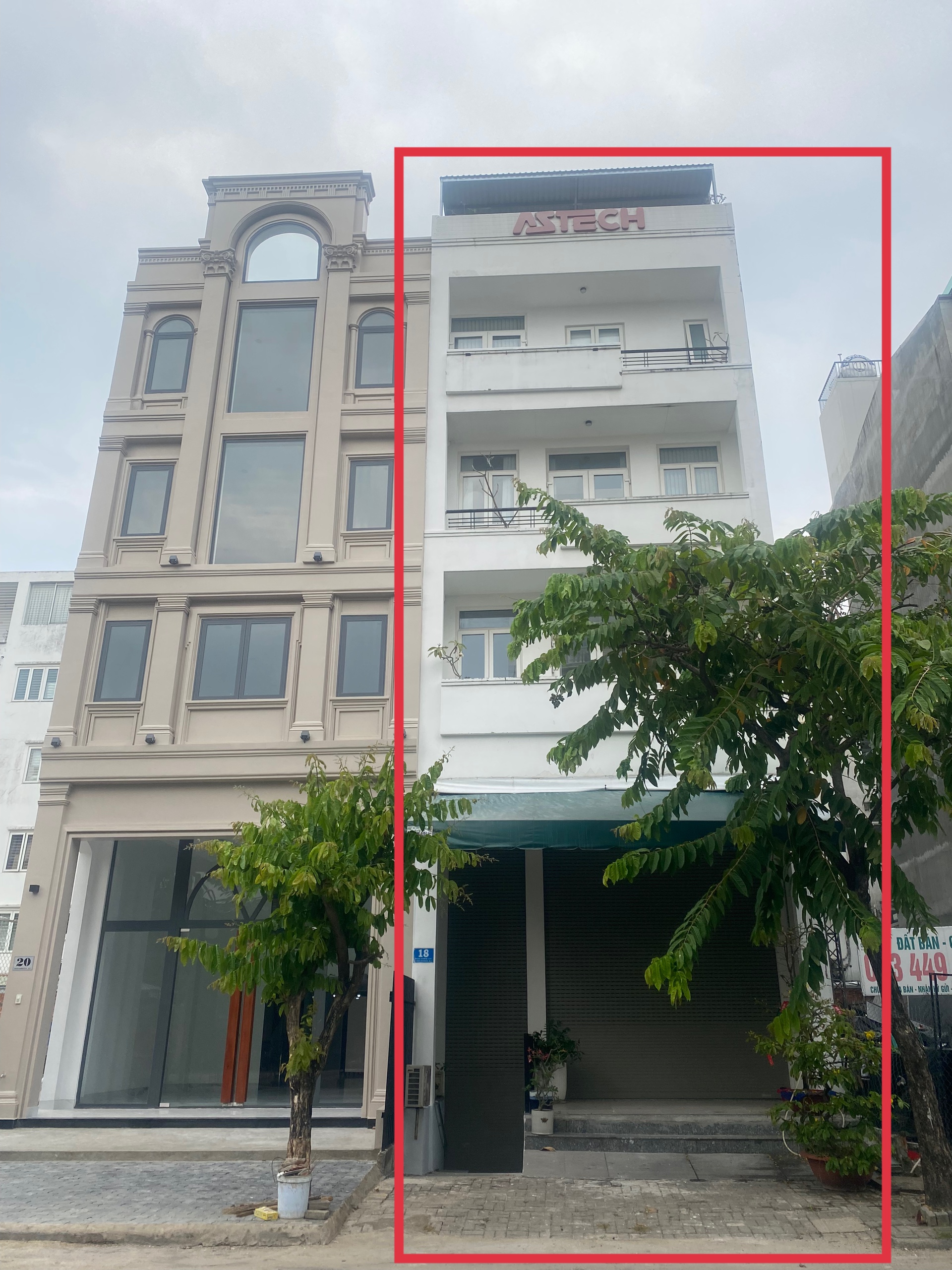 Nhà phố với sàn trong suốt, thích hợp làm văn phòng cty. Có Hầm và Thang máy. Gọi em Luân: hotline