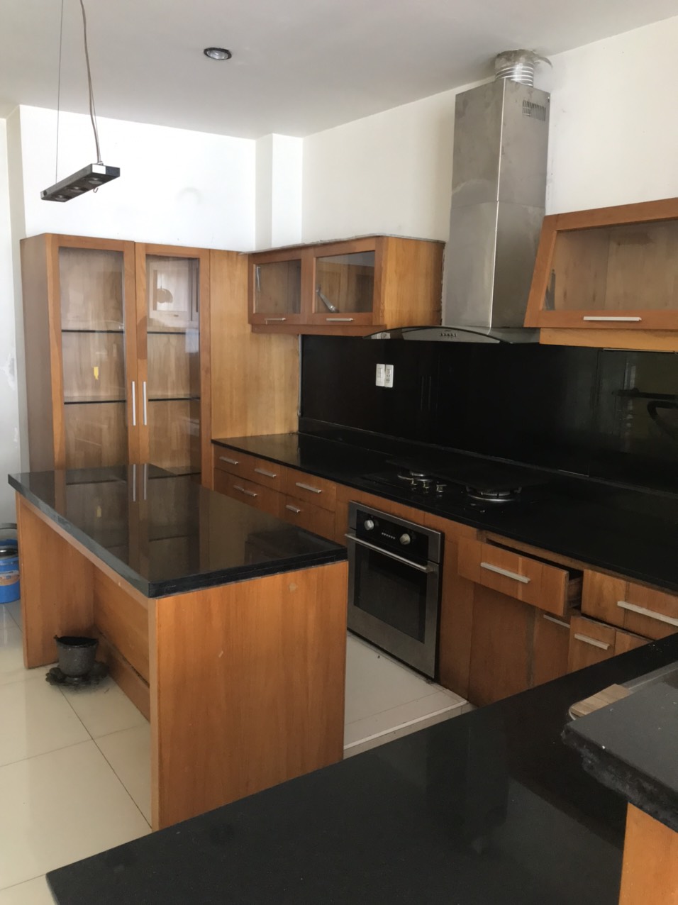 Cho thuê nhà phố kinh doanh Hưng Gia Phú Mỹ Hưng. Diện tích 6x18,5m. Trệt, lửng, 3 lầu. Nhà trống tiện thiết kế theo ý khách thuê. Đường nội khu giá rẻ nhất thị trường chỉ 40 triệu. Quý khách xem nhà liên hệ: hotline Ngọc Thư - 2986