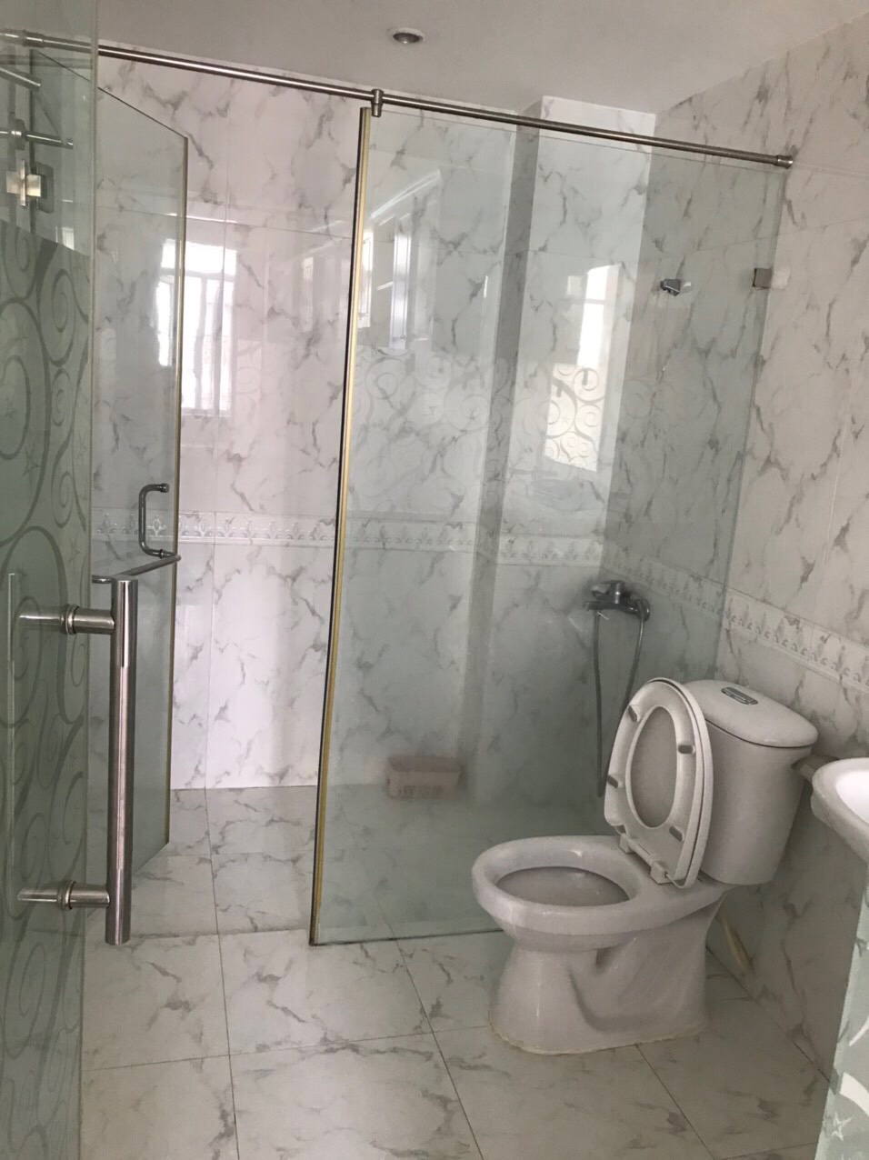 Cho thuê căn hộ dịch vụ khu Hưng Gia Hưng Phước. Có 18 phòng. Giá 5000$. LH: hotline Em Thành Luân - 3081