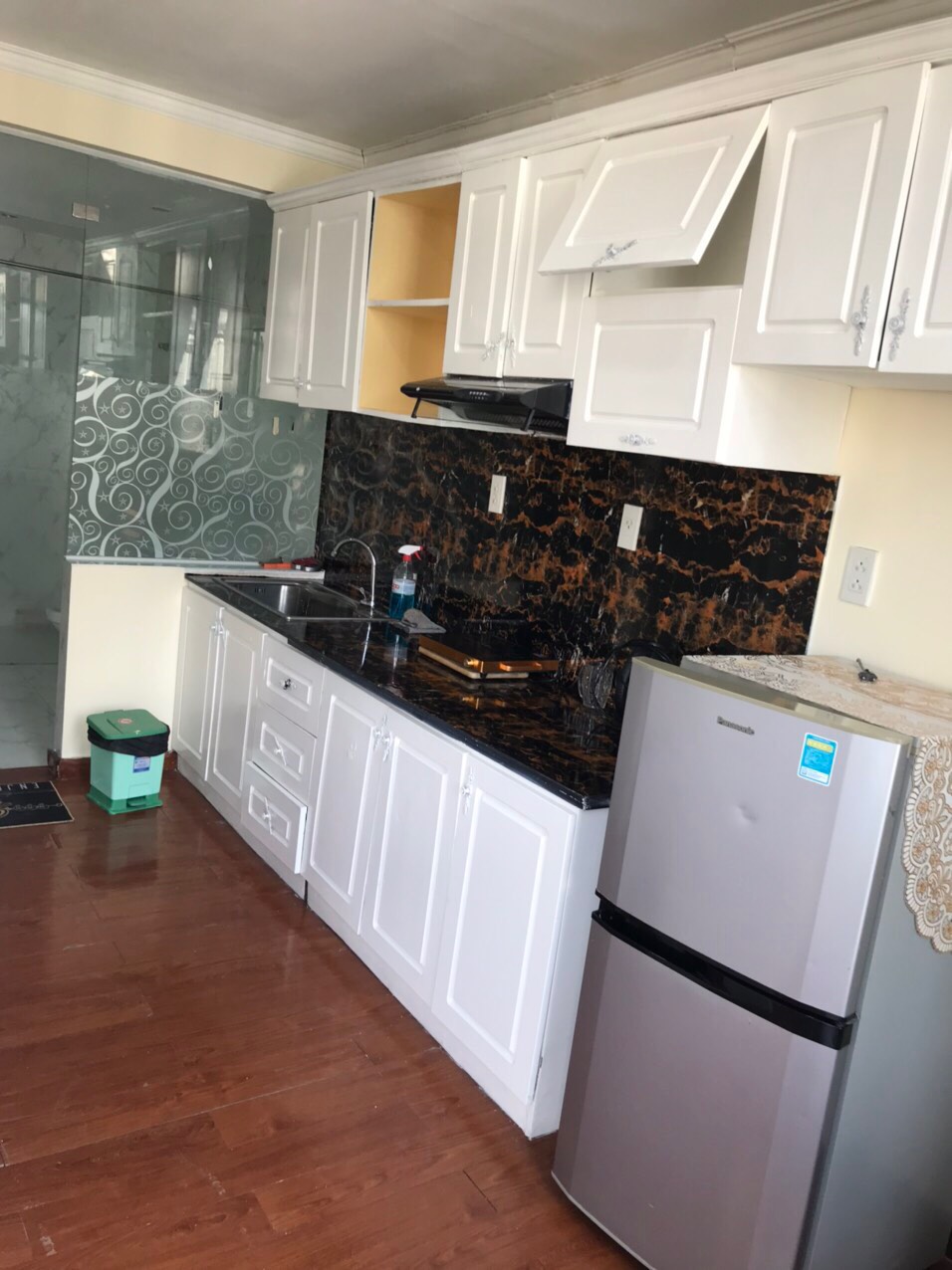 Cho thuê căn hộ dịch vụ khu Hưng Gia Hưng Phước. Có 18 phòng. Giá 5000$. LH: hotline Em Thành Luân - 3082