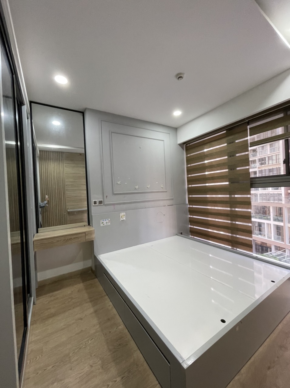 Cần cho thuê căn hộ Midtown The SIGNATURE. Diện tích: 80m, 2 phòng ngủ, nội thất cao cấp, view sông. Giá chỉ:23 triệu/ tháng. Quý khách xem nhà liên hệ: hotline Ngọc Thư ( zalo, viber ) - 3124